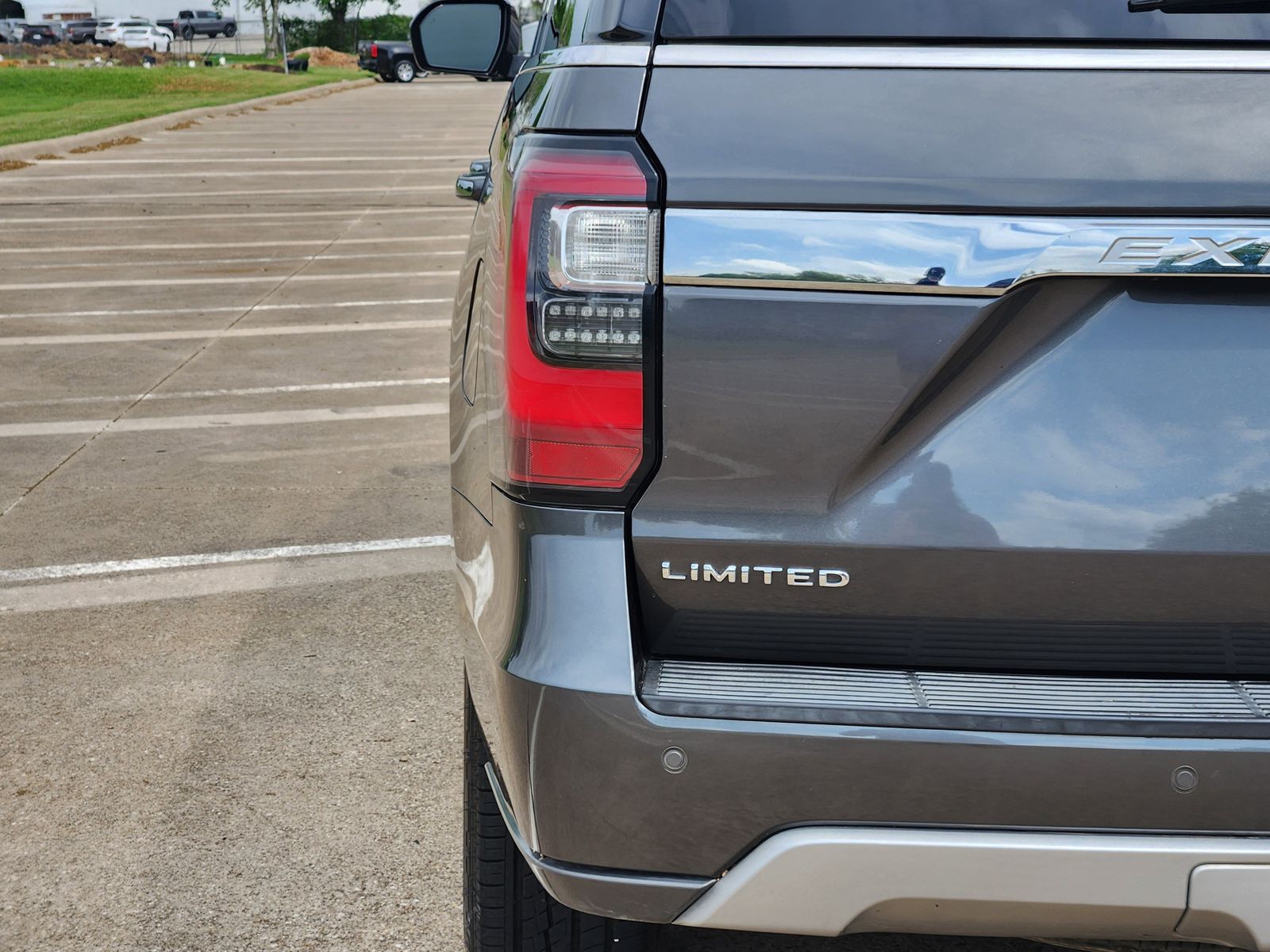 Used 2020 Magnetic Ford Limited image 8