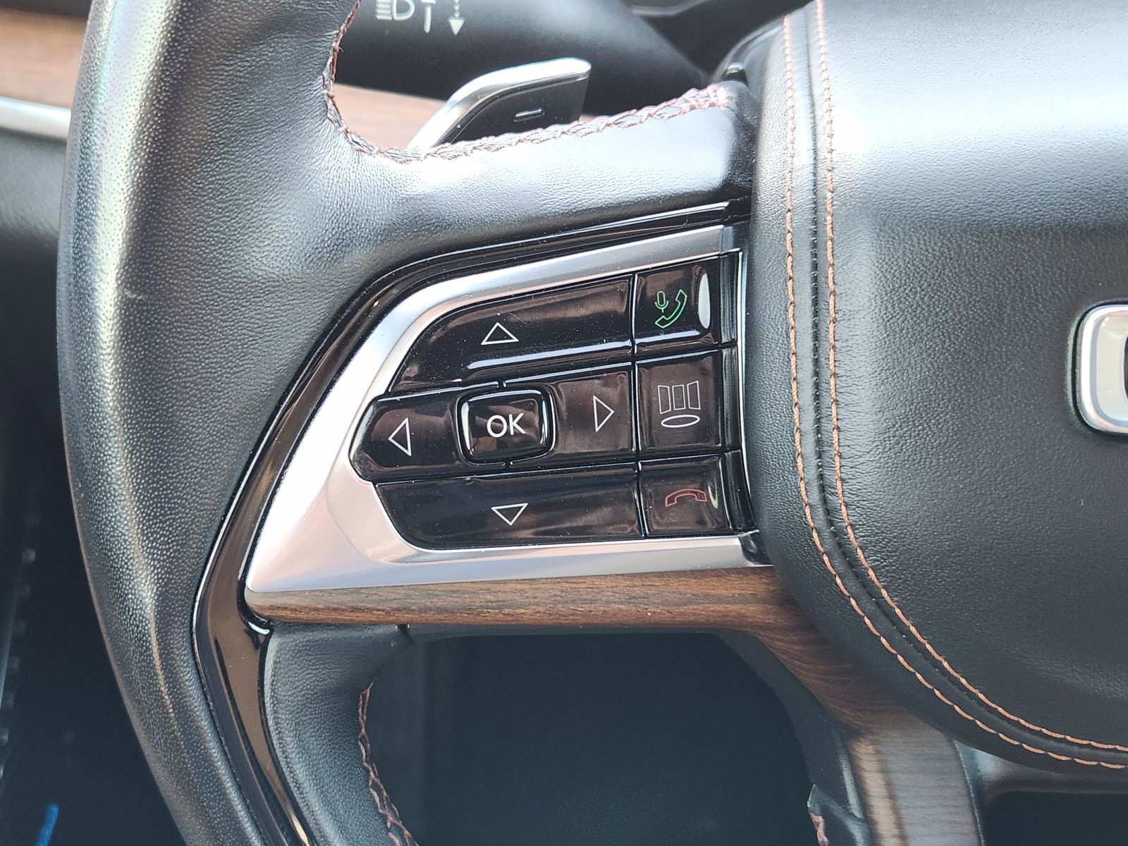 Certified Used 2023 Rocky Mountain Pearlcoat Jeep Summit image 40