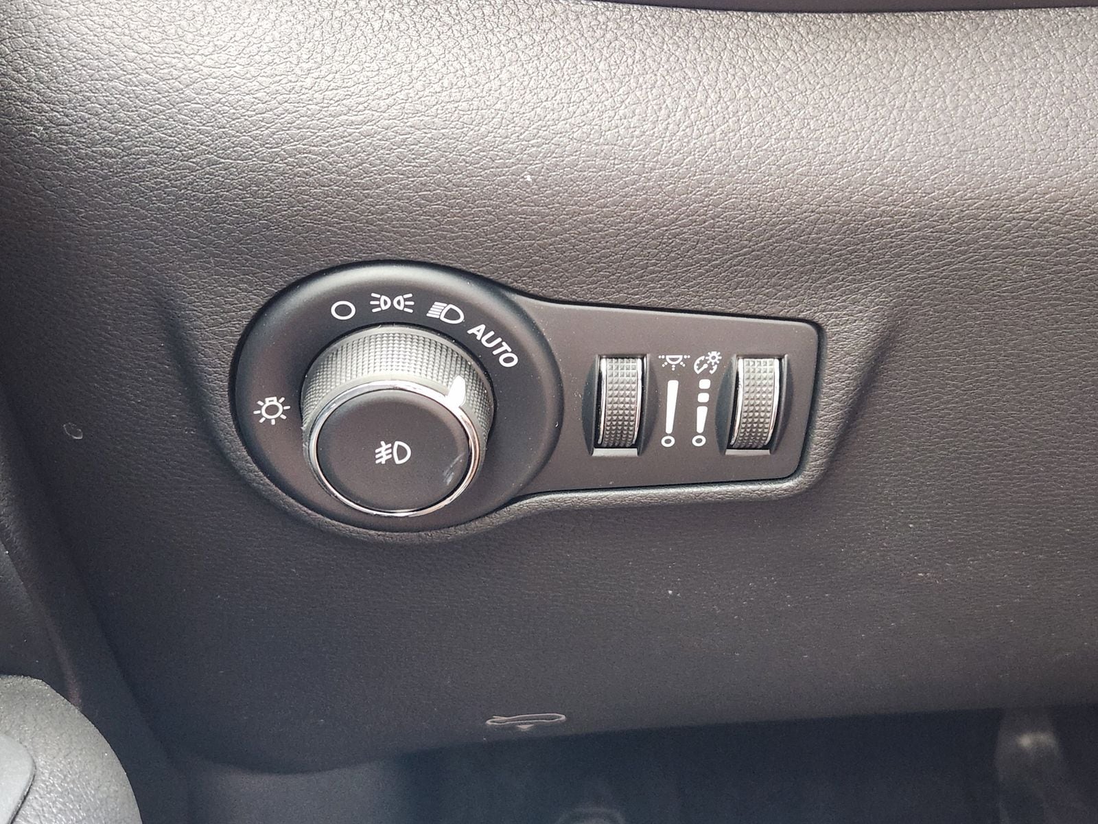 New 2026 Red Hot Pearlcoat Jeep LATITUDE ALTITUDE 4X4 image 30