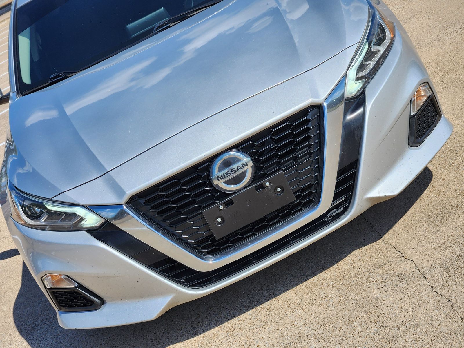 Used 2022 Brilliant Silver Nissan 2.5 SV image 12