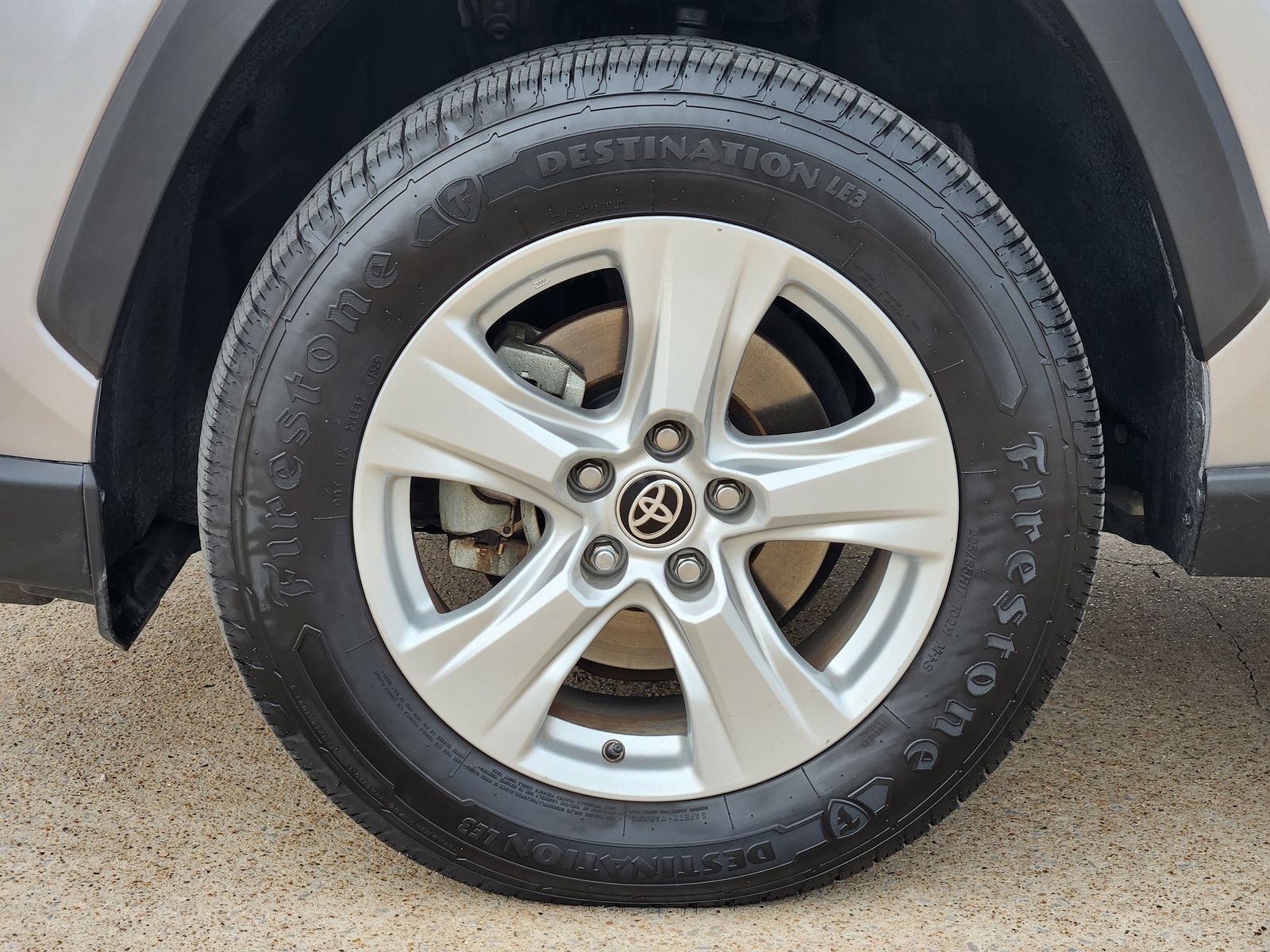 Used 2021 Silver Sky Metallic Midnight Black Metallic Toyota XLE image 20