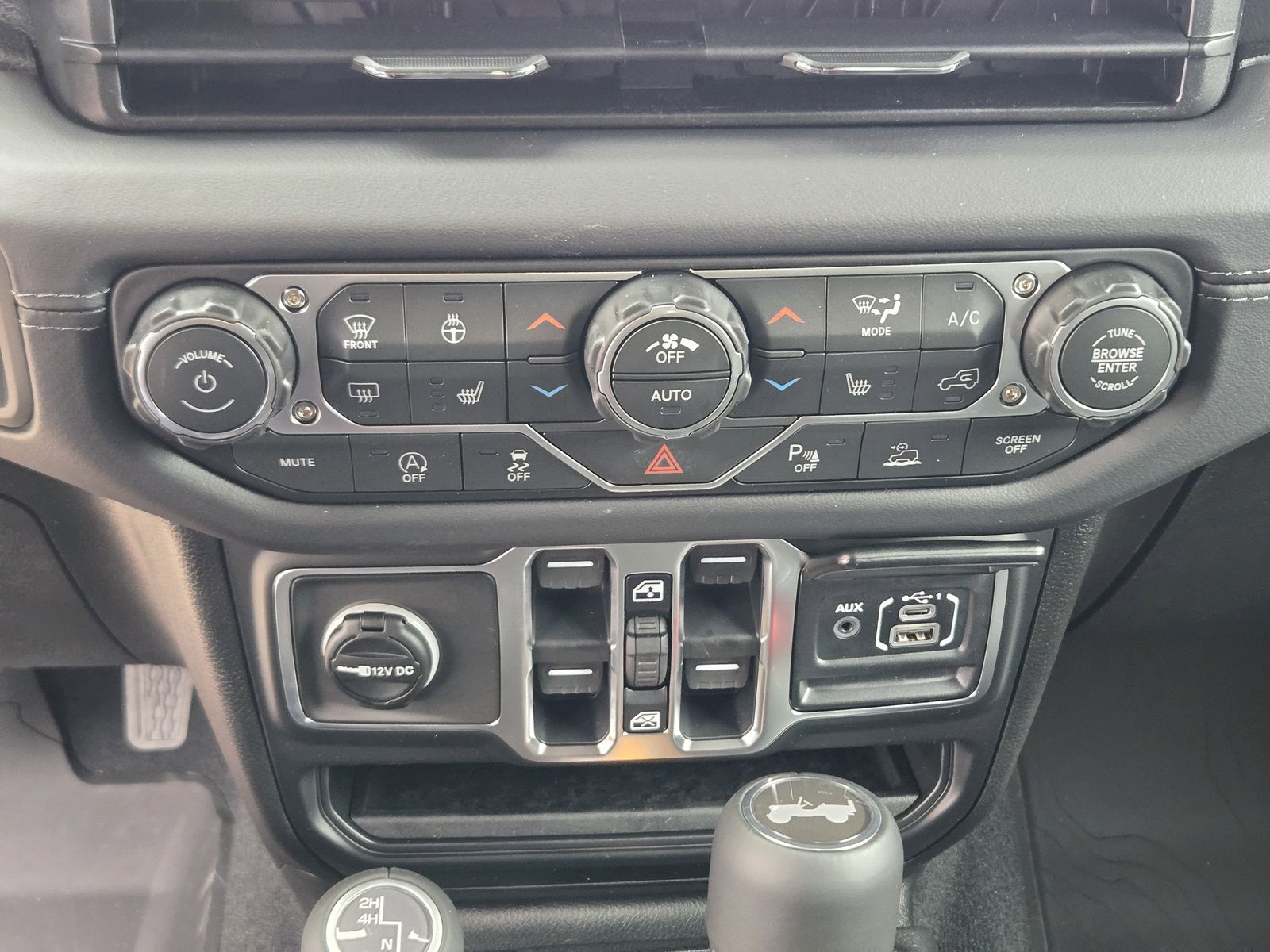 New 2026 Bright White Jeep 4-DOOR SAHARA image 19