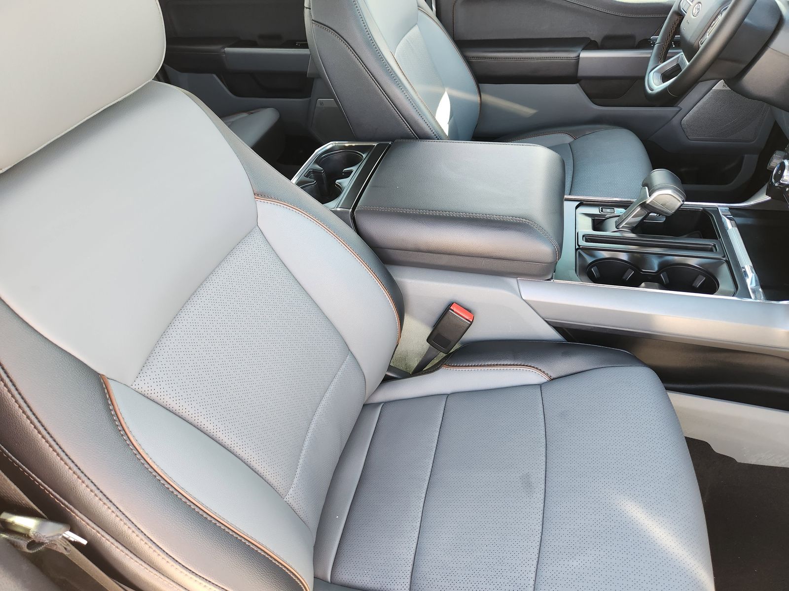 Used 2025 Space White Metallic Ford Lariat image 23