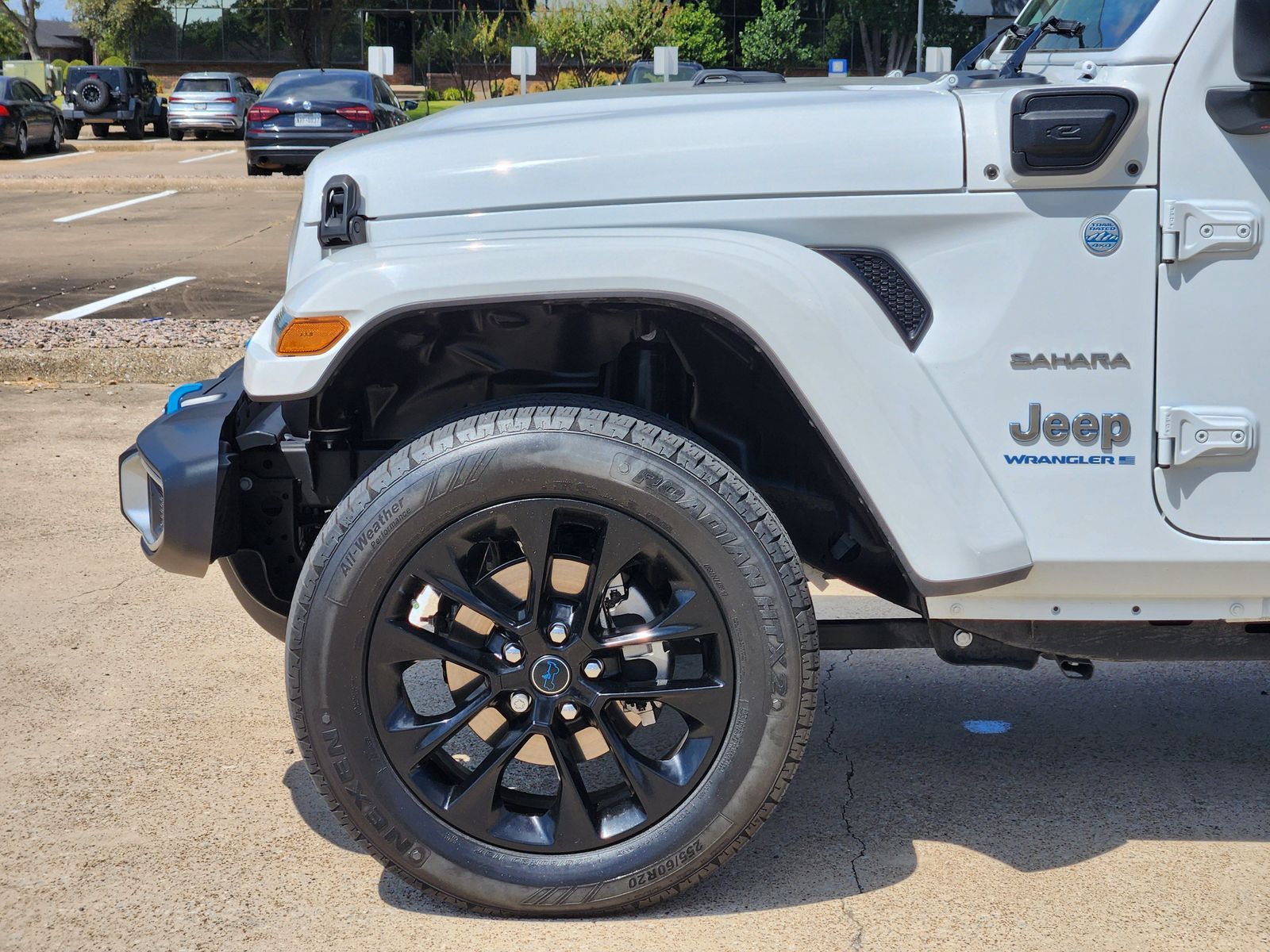 Used 2024 Bright White Clearcoat Jeep Sahara image 15
