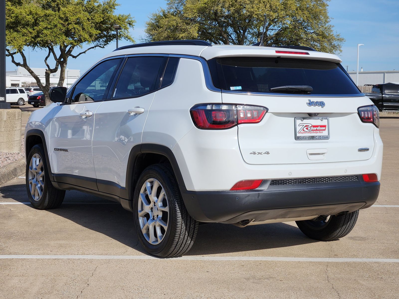 Used 2024 Bright White Jeep Latitude Lux image 4