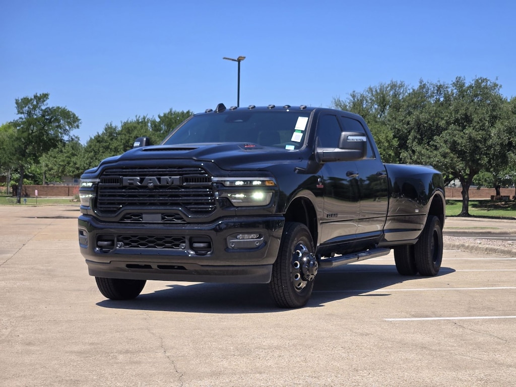 New 2026 Ram 3500 LARAMIE CREW CAB 4X4 8' BOX Pickup