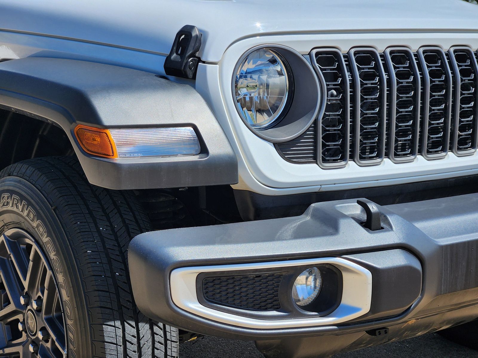 Used 2025 Bright White Jeep Sport image 9