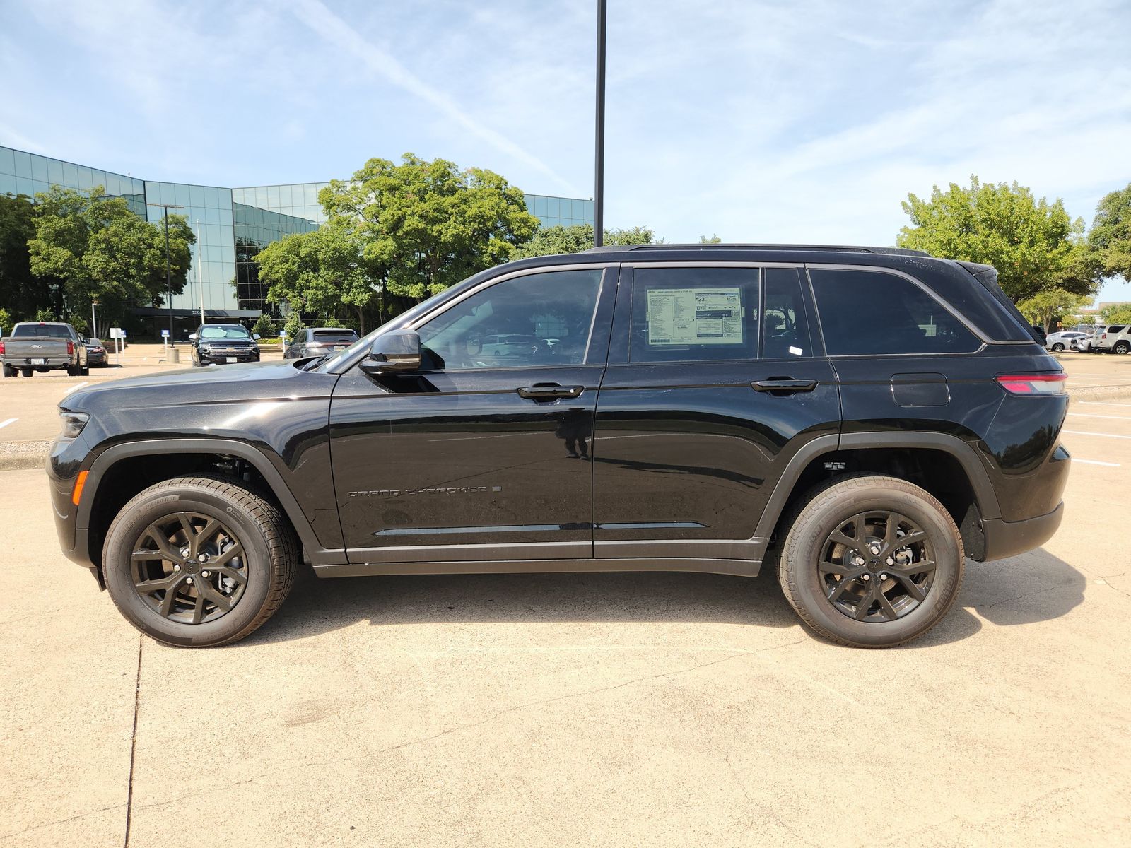 New 2026 Diamond Black Crystal Pearlcoat Jeep LAREDO ALTITUDE 4X2 image 3