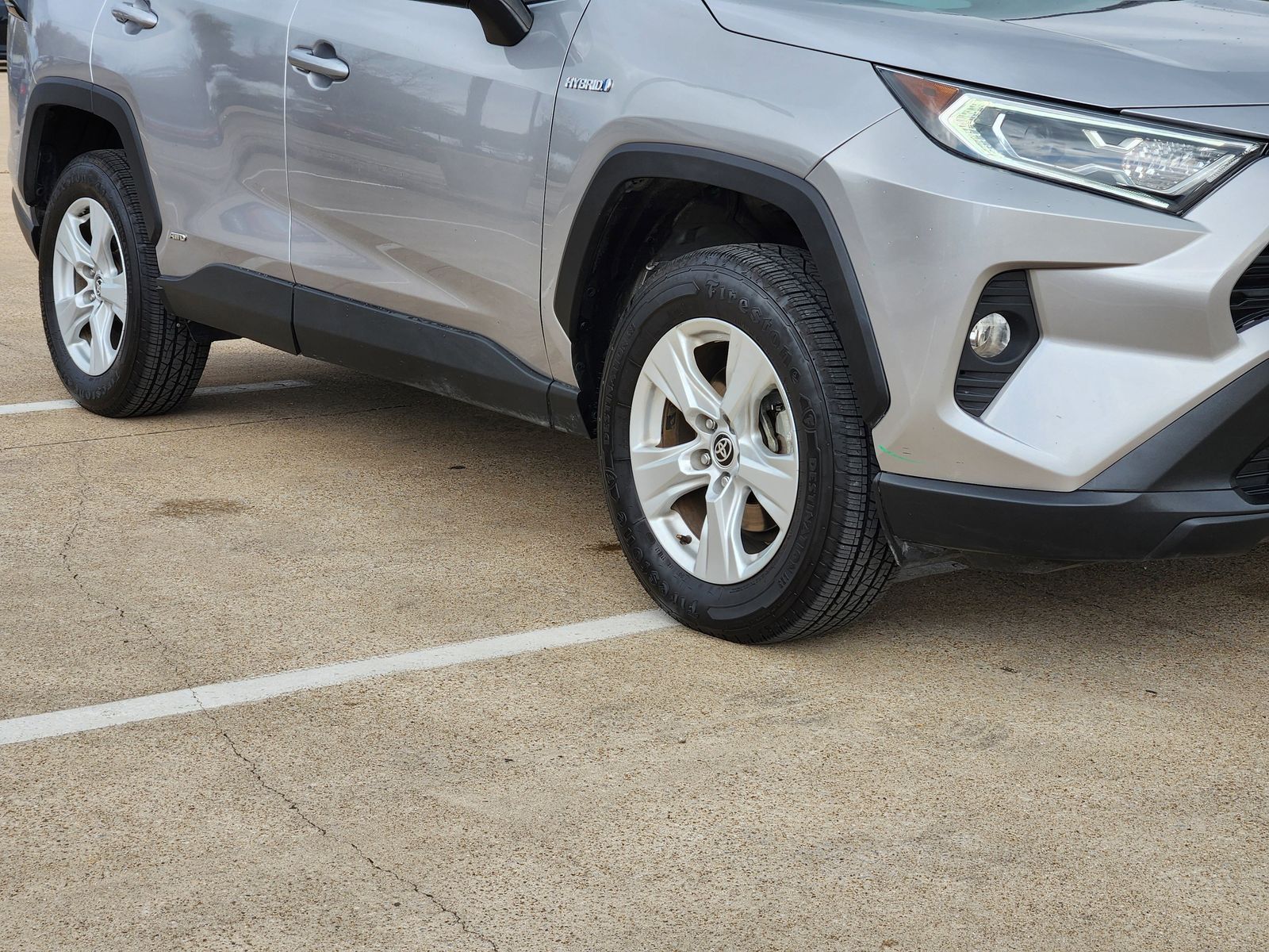 Used 2021 Silver Sky Metallic Midnight Black Metallic Toyota XLE image 11