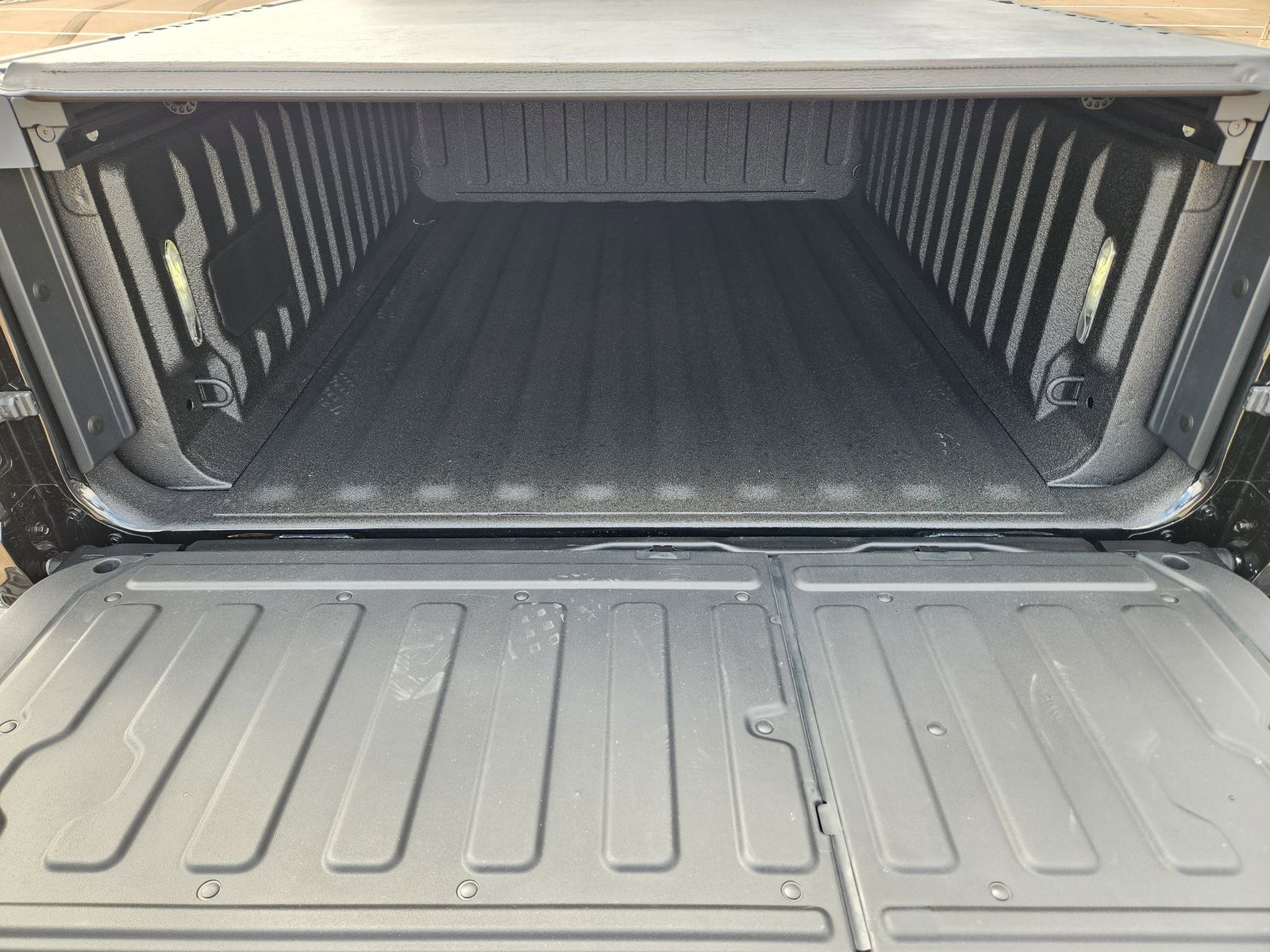 New 2026 Diamond Black Crystal Pearlcoat Ram TUNGSTEN CREW CAB 4X4 image 44