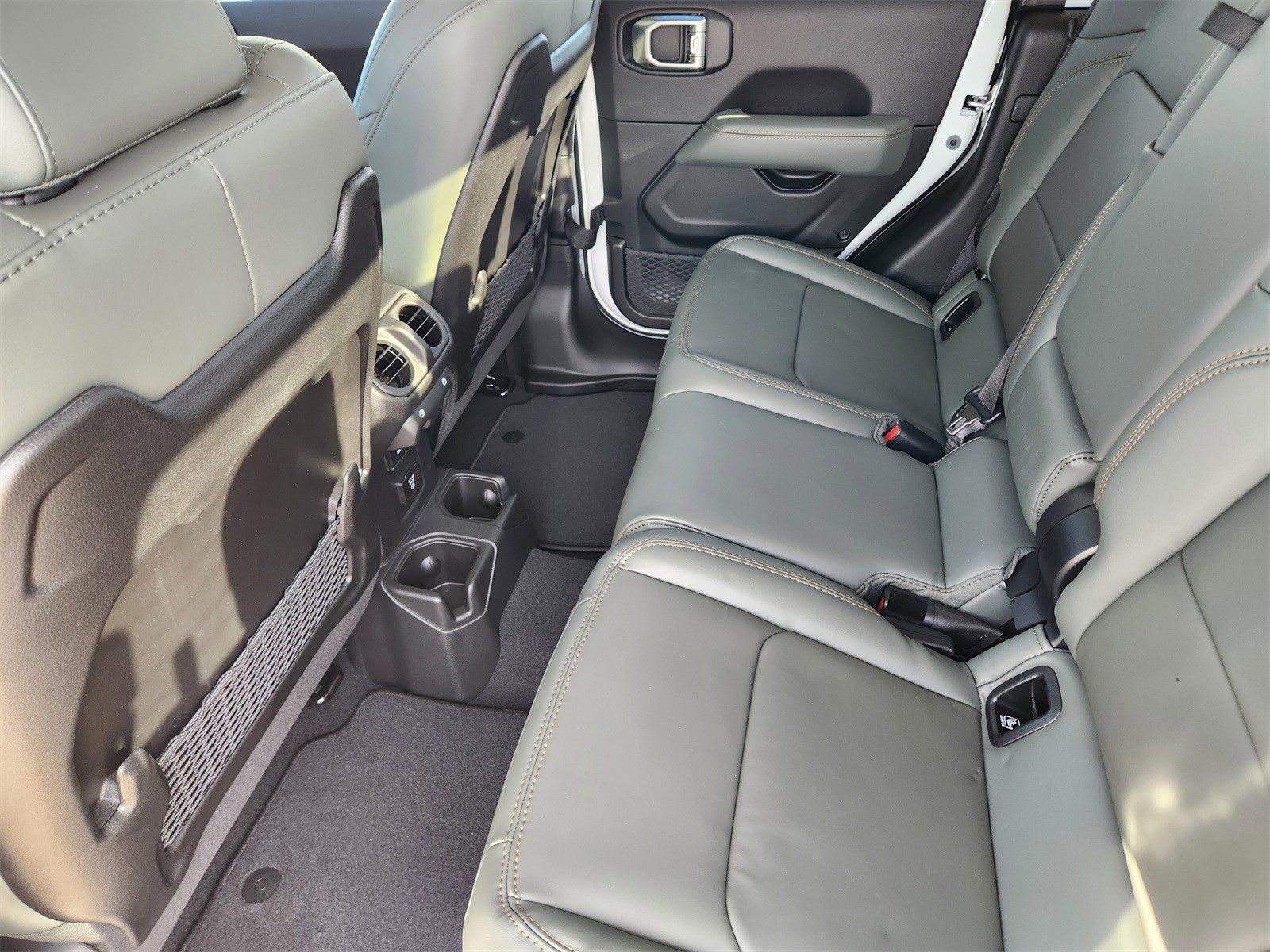 New 2026 Bright White Jeep MOJAVE 4X4 image 33