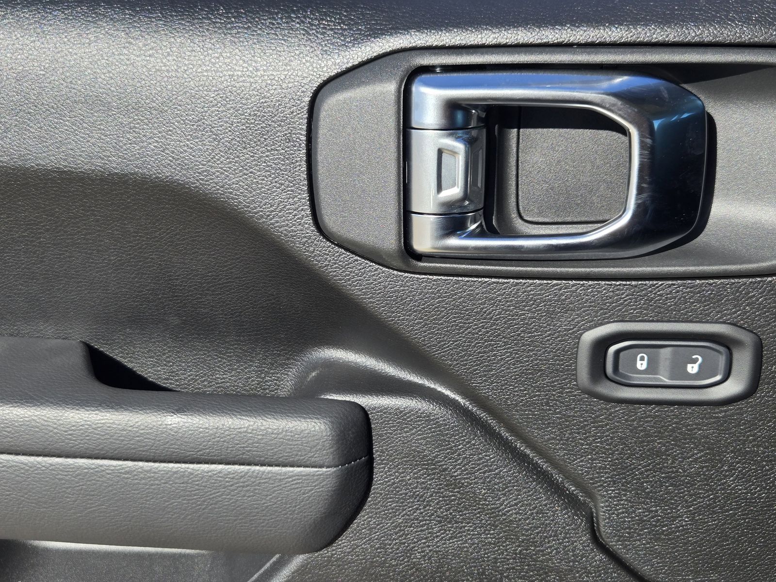 New 2026 41 Jeep 4-DOOR SPORT image 25