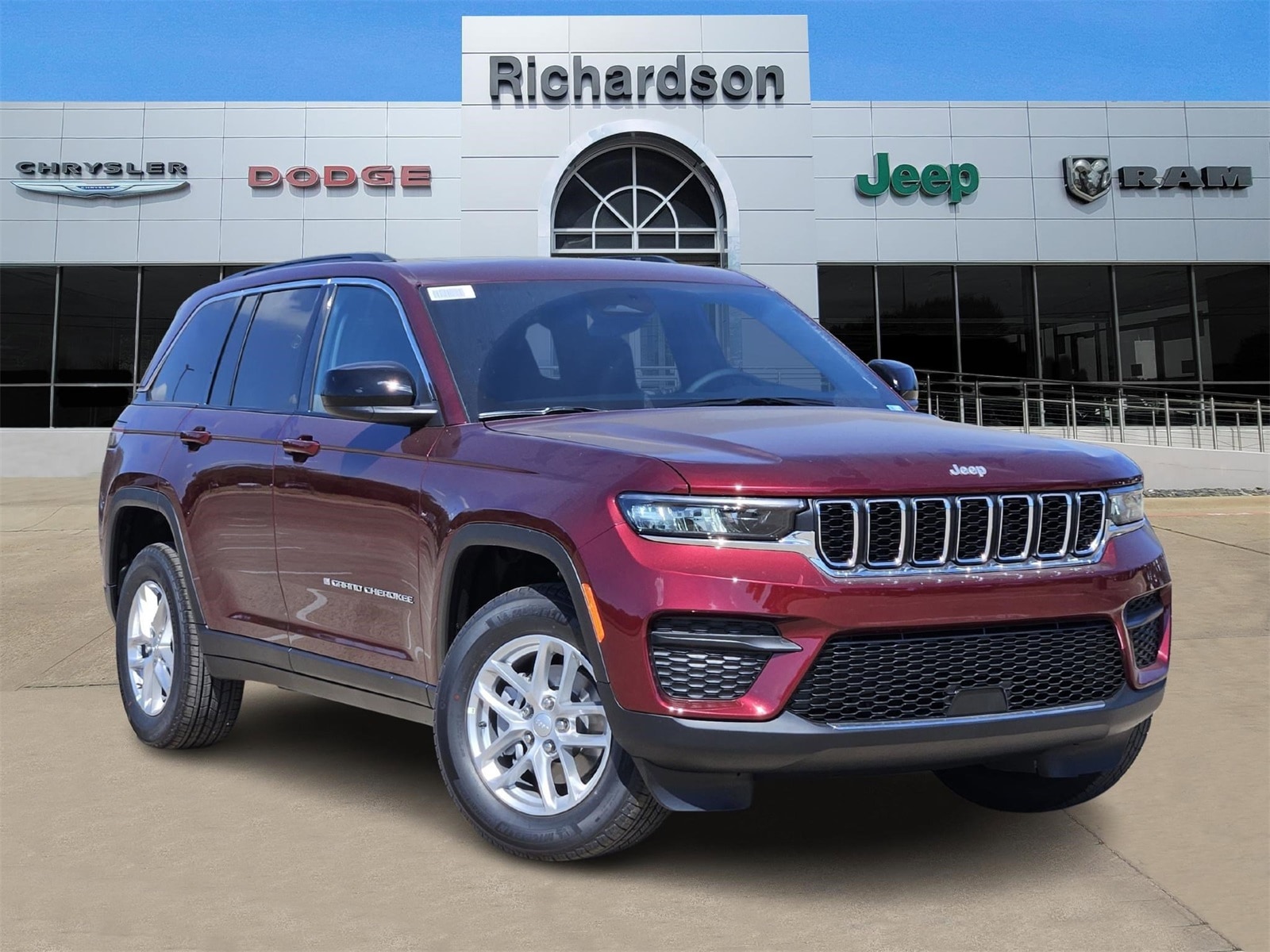 2025 Jeep Grand Cherokee Laredo's photo