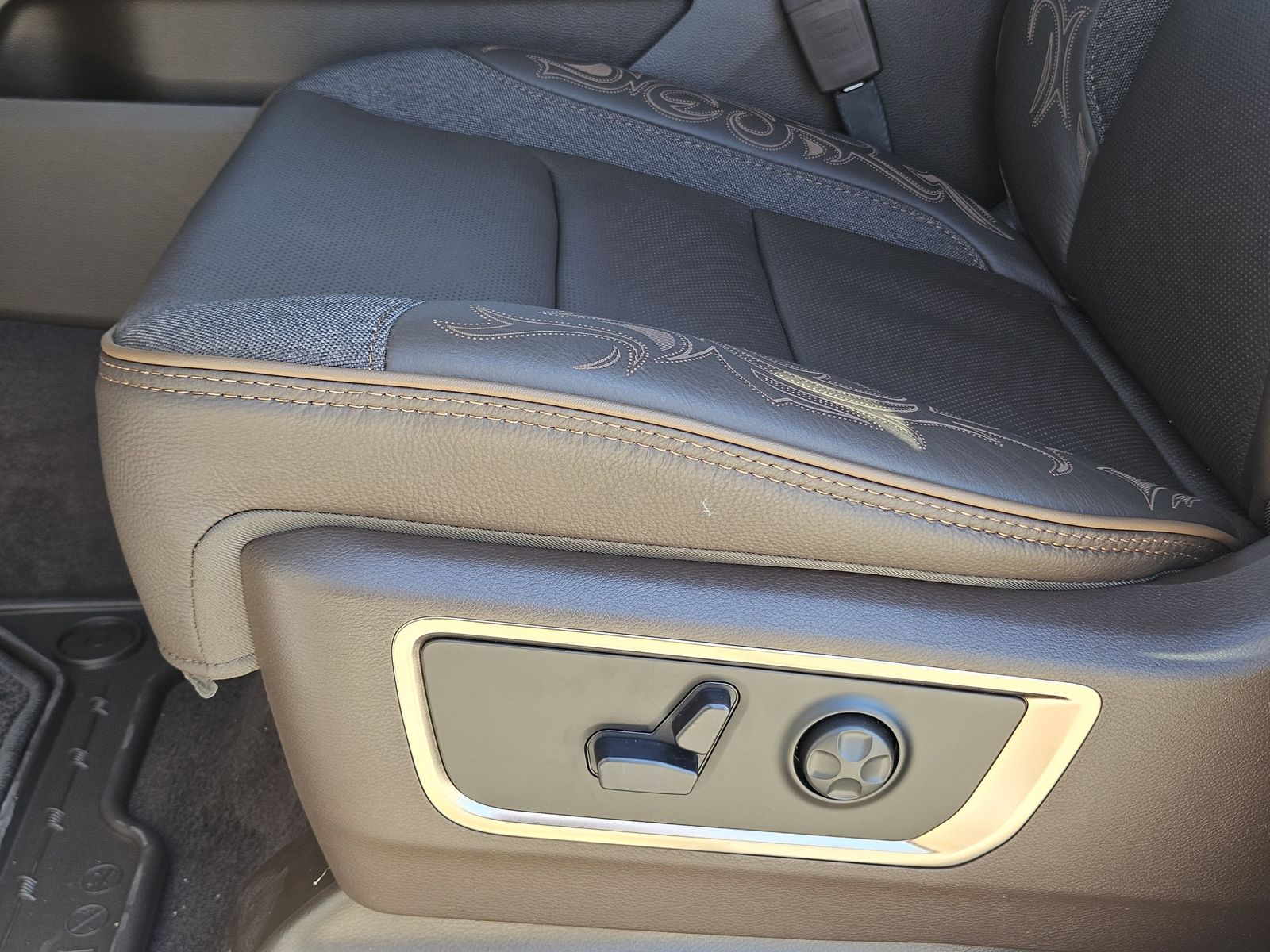 New 2026 Ivory White Tri-Coat Pearlcoat Ram LIMITED LONGHORN CREW CAB 4X4 5