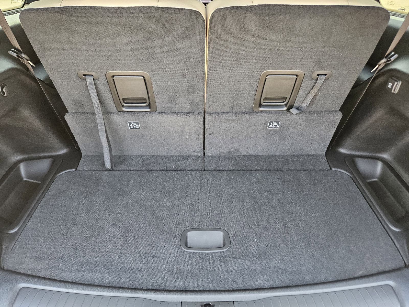 New 2025 Bright White Jeep L LIMITED 4X4 image 32