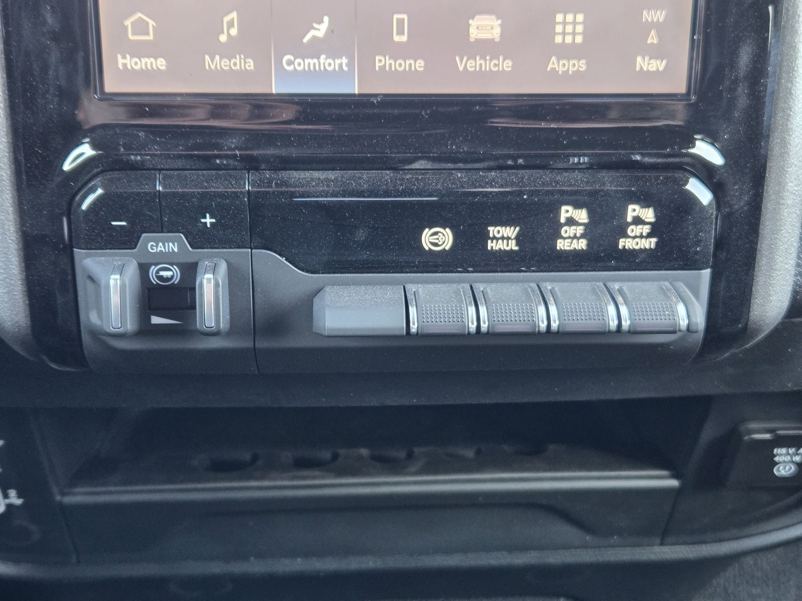 New 2026 Diamond Black Crystal Pearlcoat Ram TRADESMAN CREW CAB 4X4 6