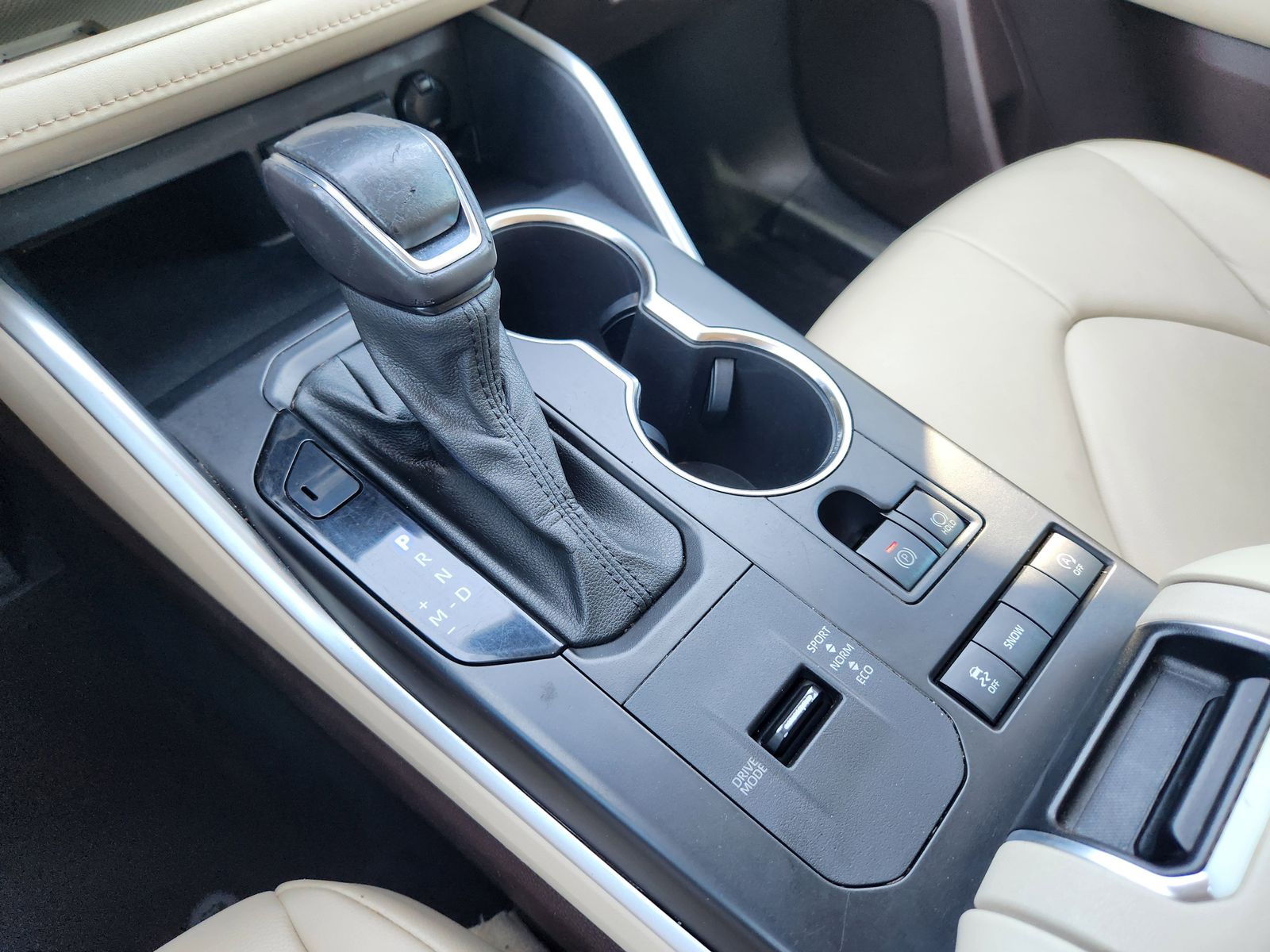 Used 2021 Midnight Black Toyota XLE image 28