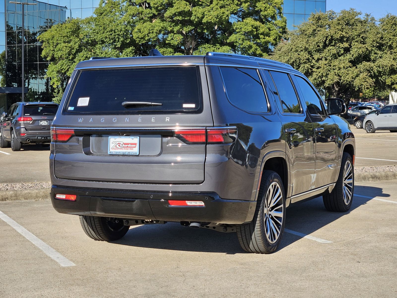 New 2025 Baltic Gray Jeep LIMITED 4X4 image 4