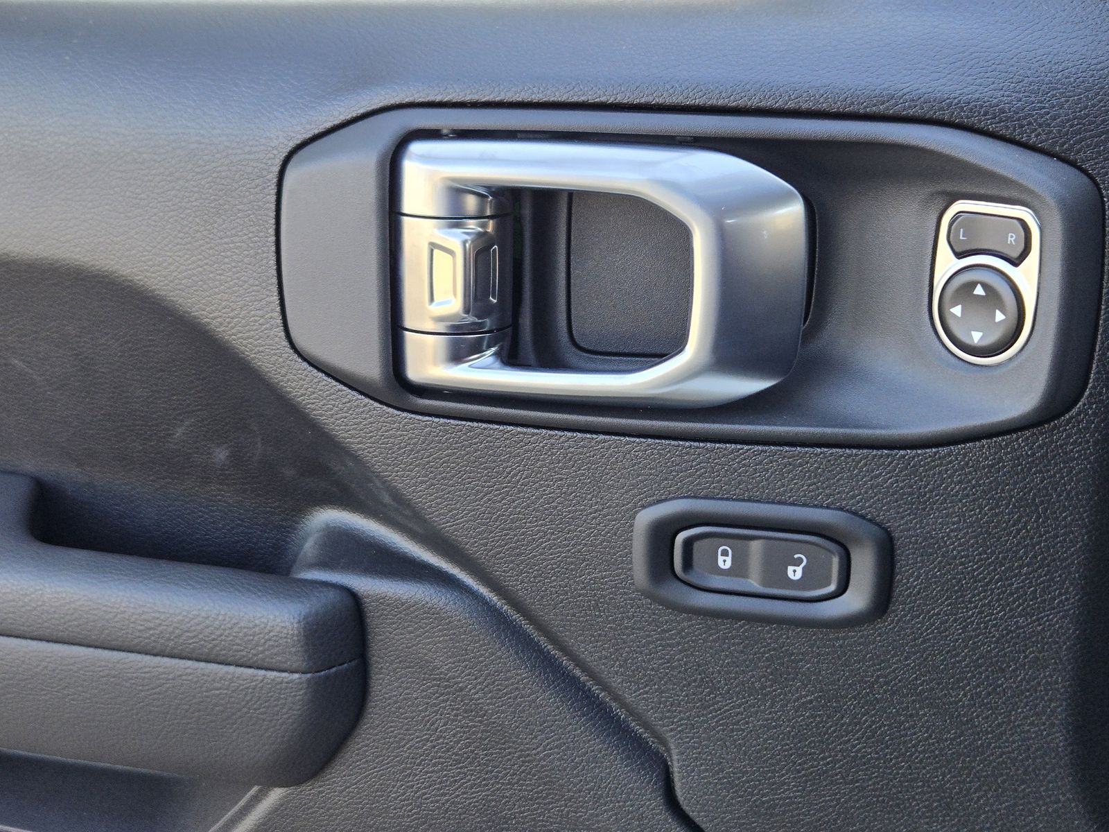 New 2026 Bright White Jeep 4-DOOR SPORT S image 22