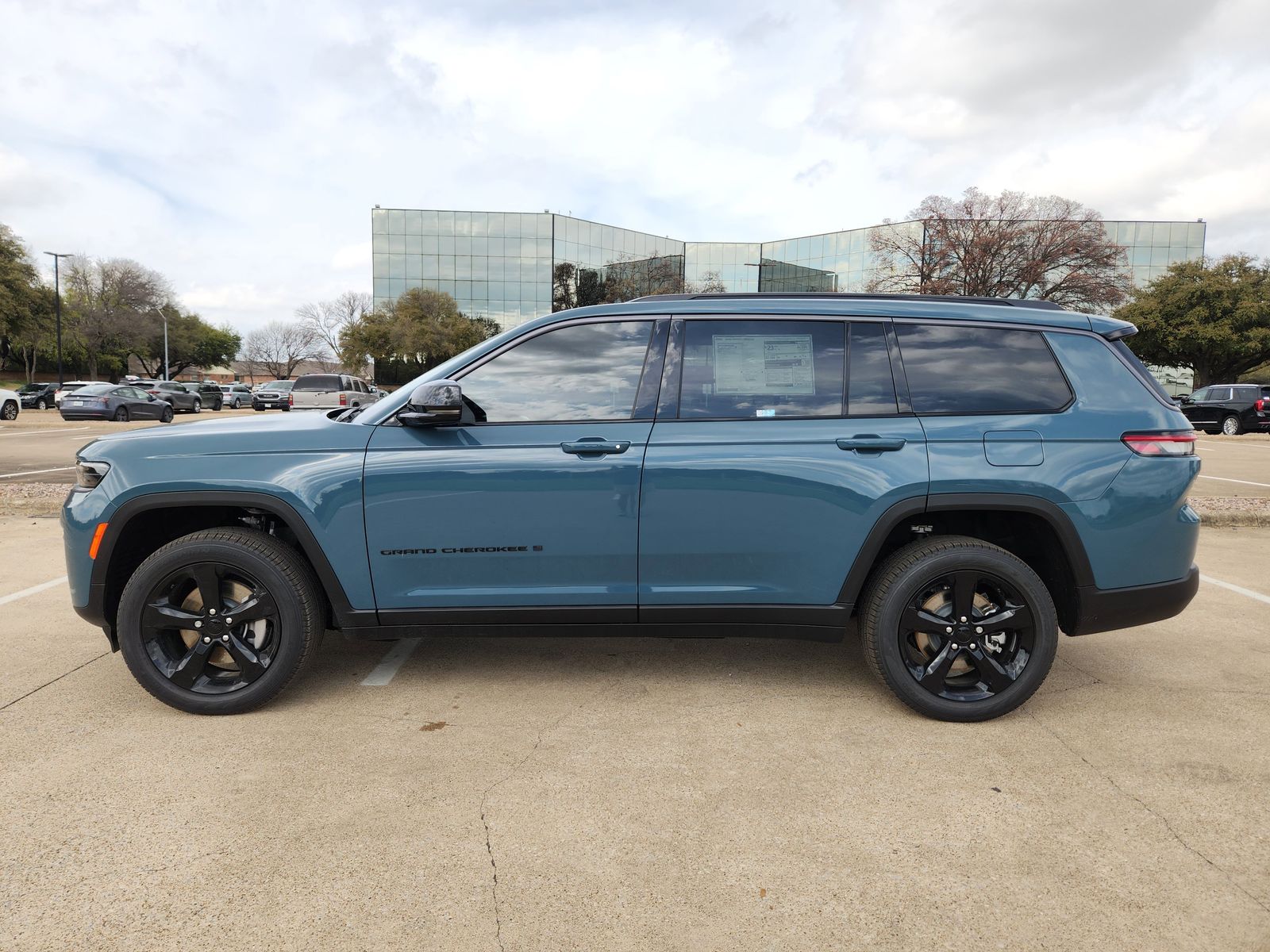 New 2026 Steel Blue Jeep L LIMITED 4X2 image 3