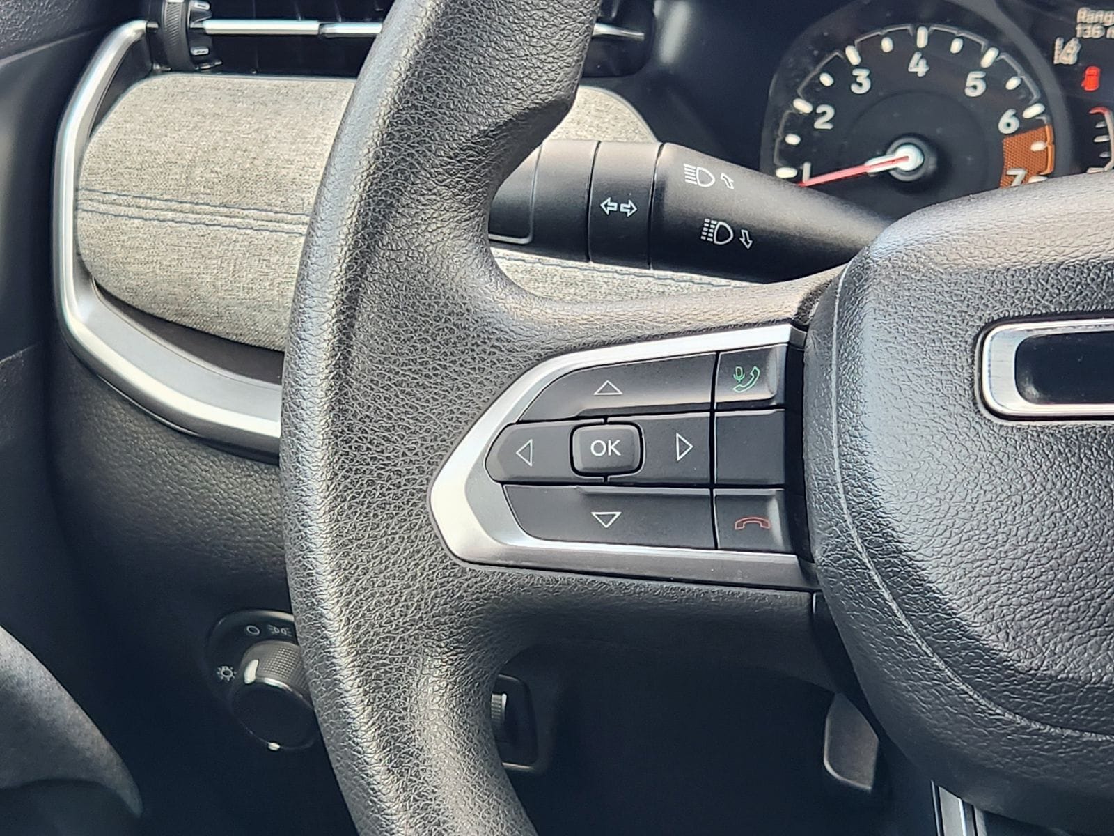 Used 2024 Silver Zynith Jeep Sport image 37