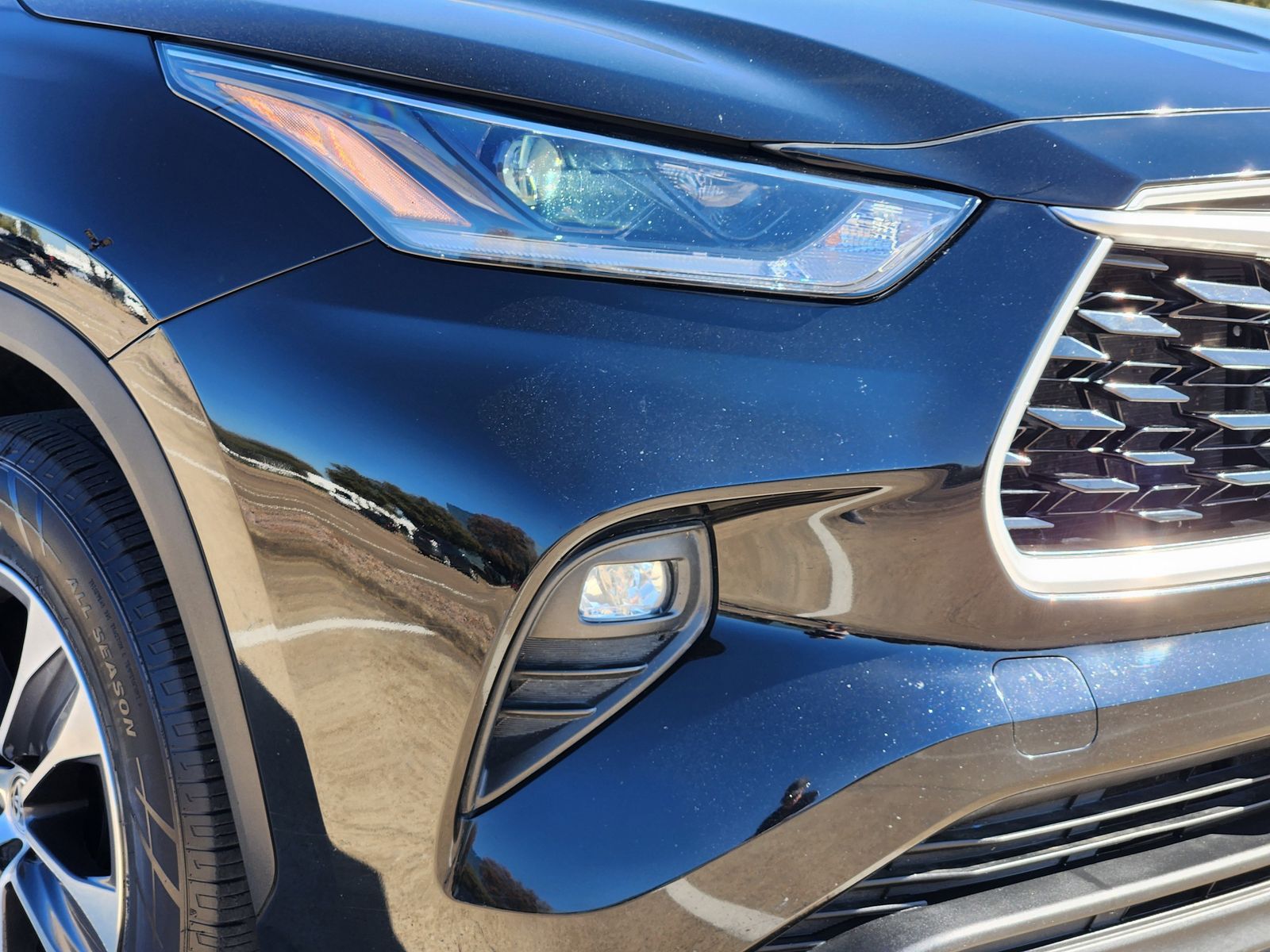 Used 2021 Midnight Black Toyota XLE image 9