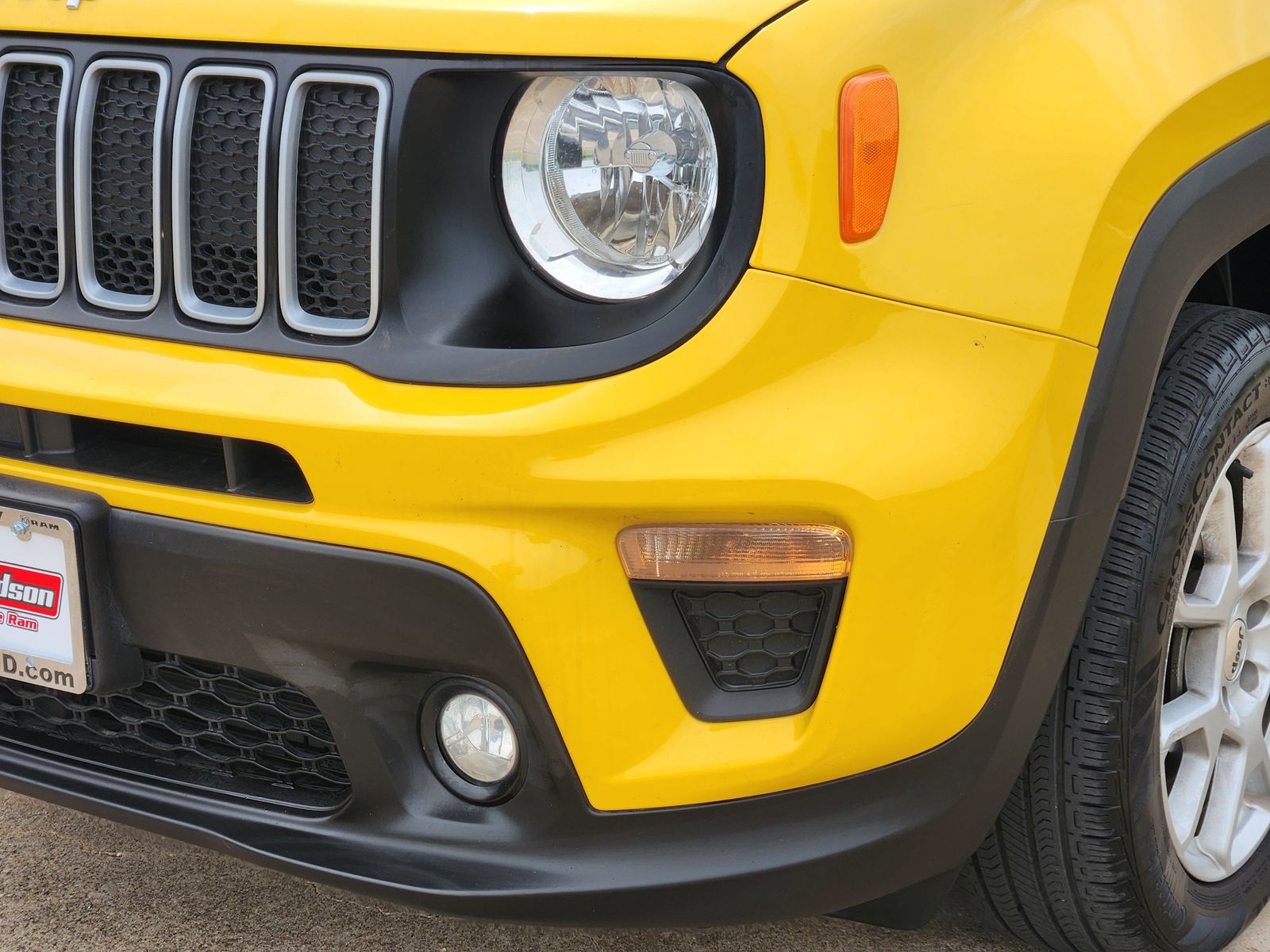 Used 2023 Solar Yellow Jeep Latitude image 12