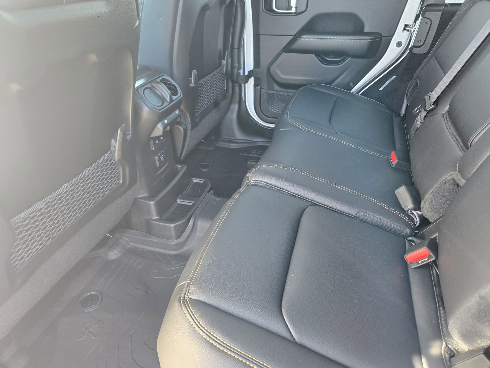 New 2026 Bright White Jeep 4-DOOR SAHARA image 29