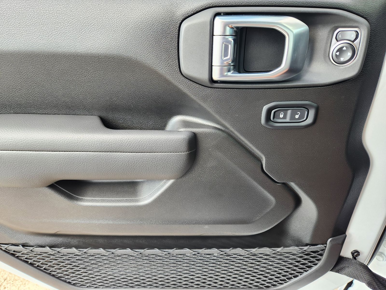 New 2026 Bright White Jeep RUBICON 4X4 image 32