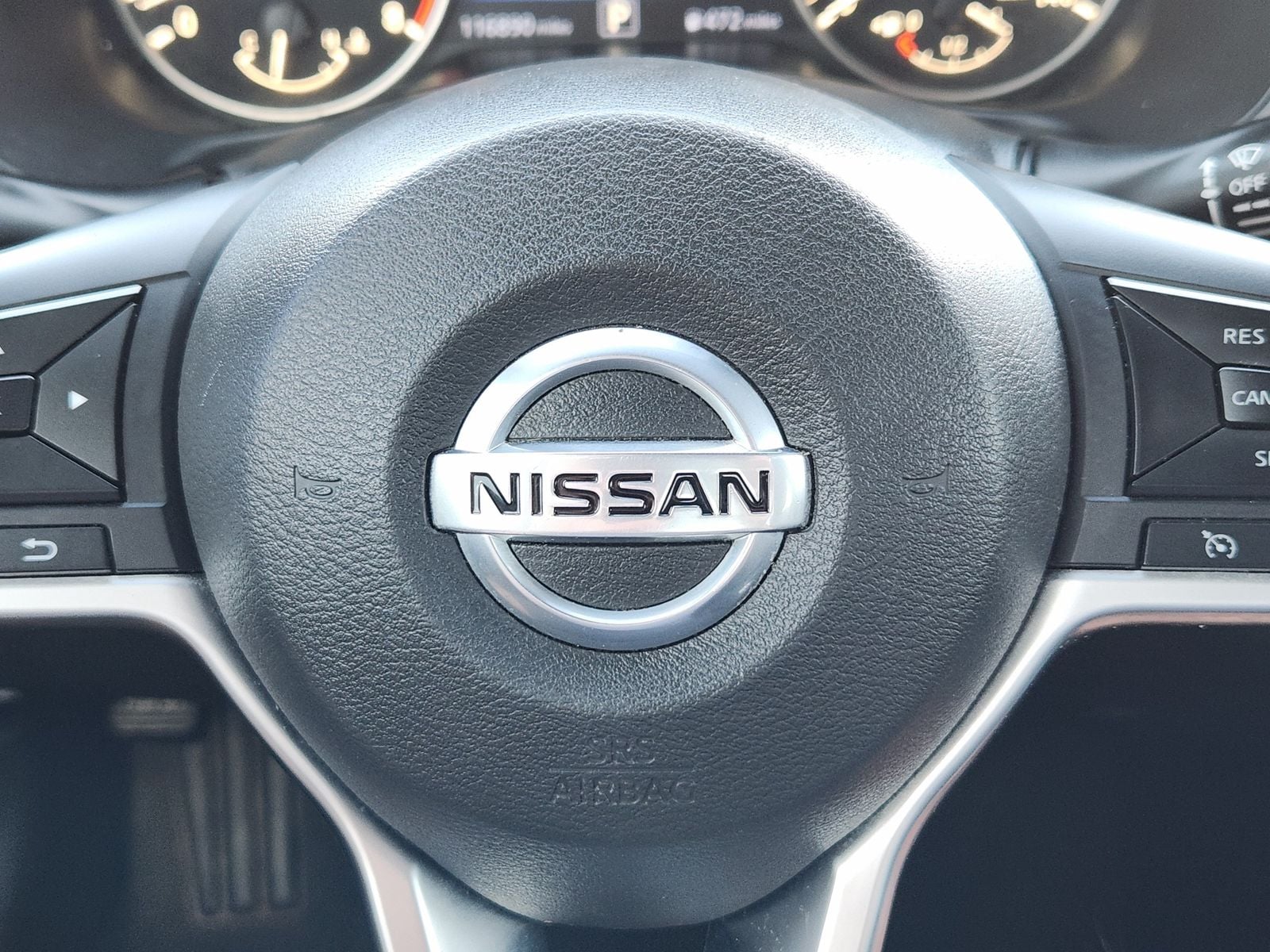 Used 2022 Brilliant Silver Nissan 2.5 SV image 36
