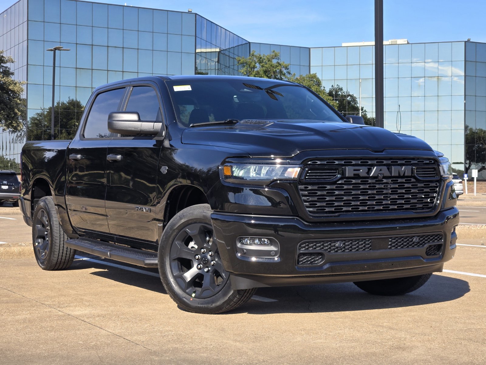 2027 Ram 1500 EXPRESS CREW CAB 4X4 5'7 BOX Pickup