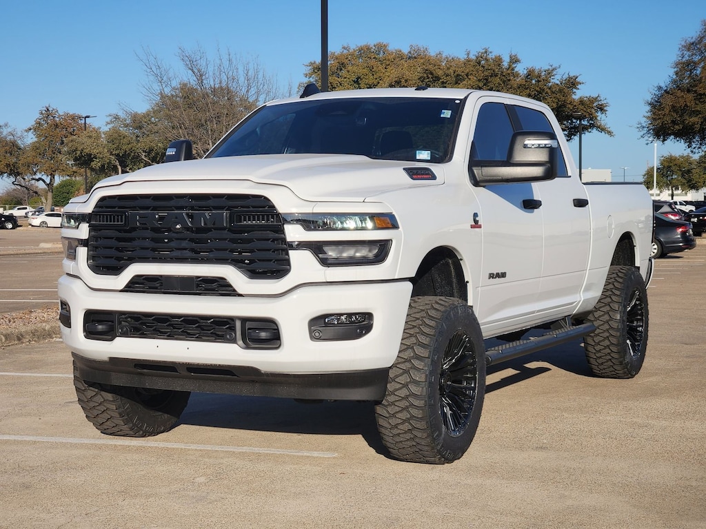 New 2025 Ram 2500 BIG HORN CREW CAB 4X4 6'4 BOX Pickup