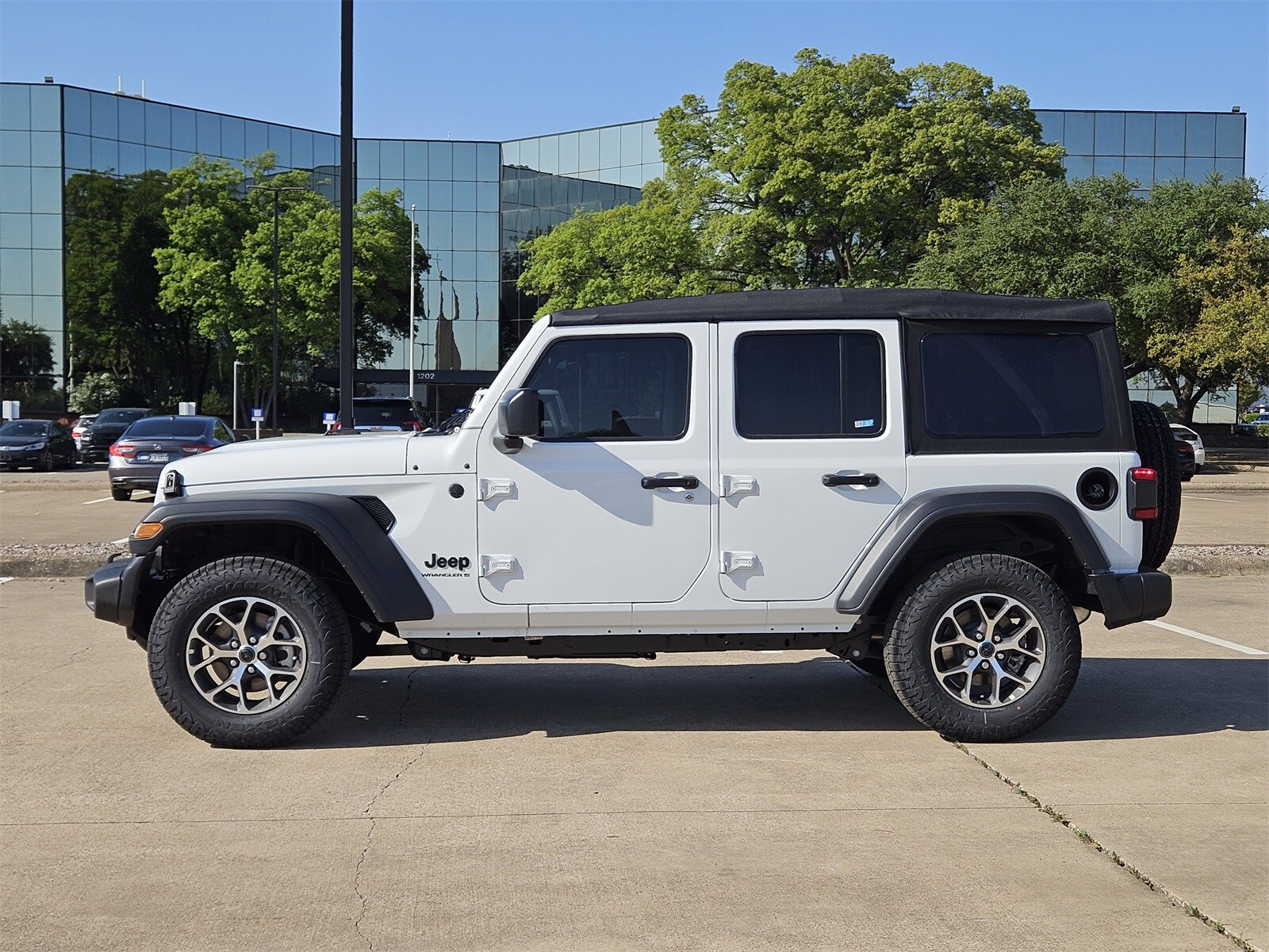 2025 Jeep Wrangler Sport S photo 3