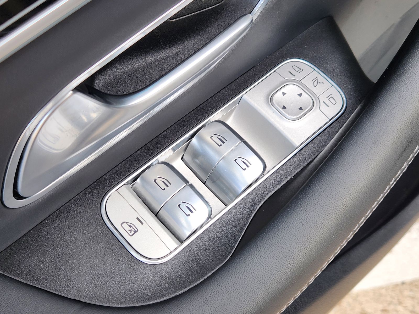 Used 2024 Black Mercedes-Benz 4MATIC® image 33