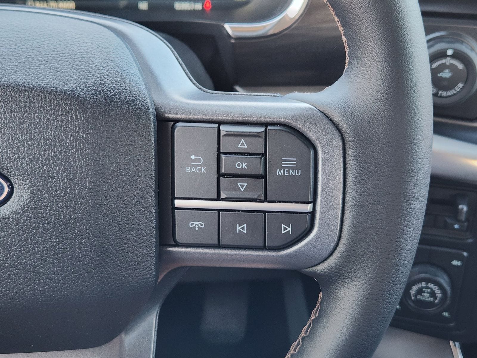 Used 2025 Space White Metallic Ford Lariat image 40