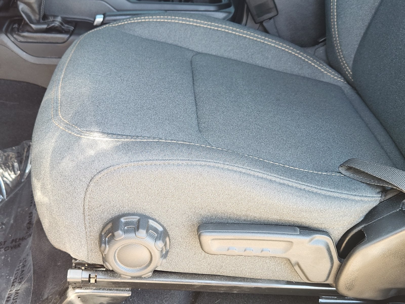 Used 2025 Granite Crystal Jeep Sport image 33