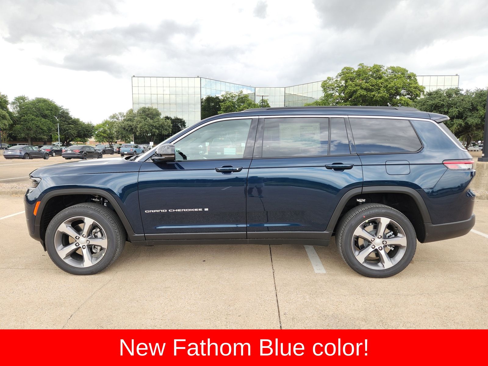 New 2026 Fathom Blue Pearlcoat Jeep L LIMITED 4X4 image 3