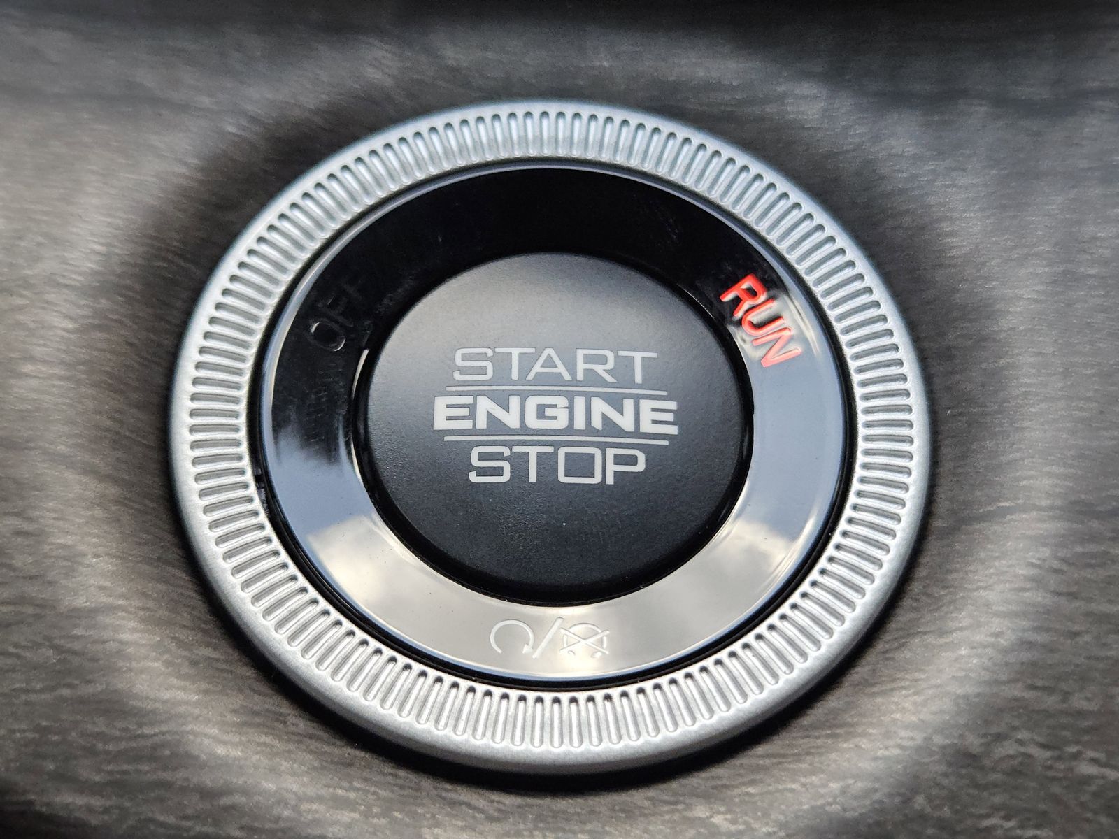 New 2025 Bright White Jeep L LIMITED 4X2 image 22