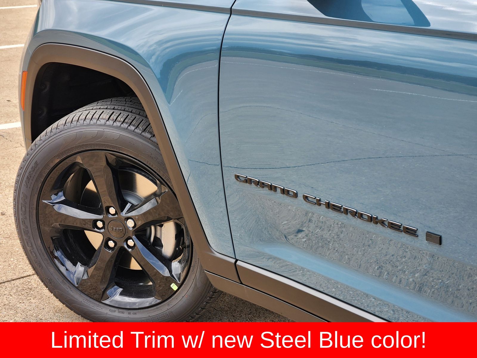 New 2026 Steel Blue Jeep L LIMITED 4X4 image 17