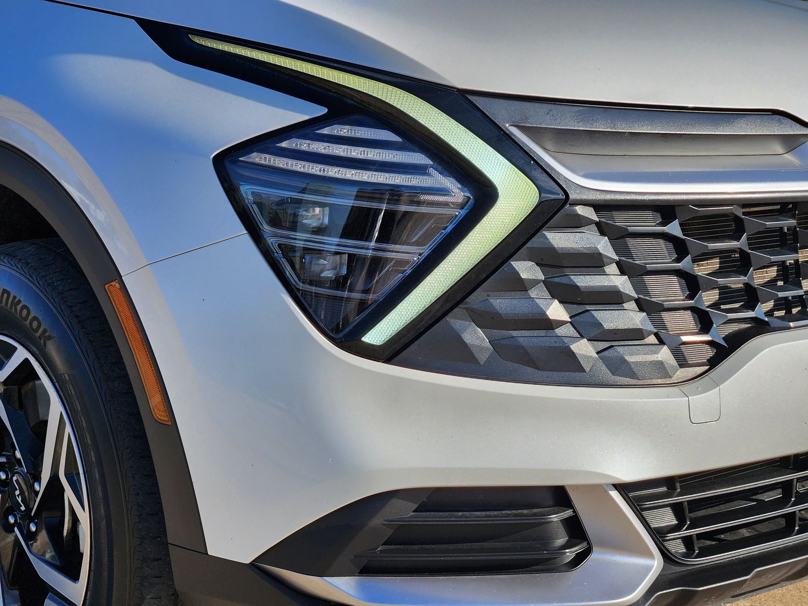 Used 2024 Snow White Pearl Kia LX image 9