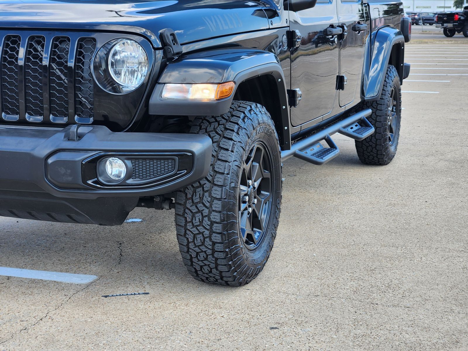 Used 2022 Black Jeep Sport image 12