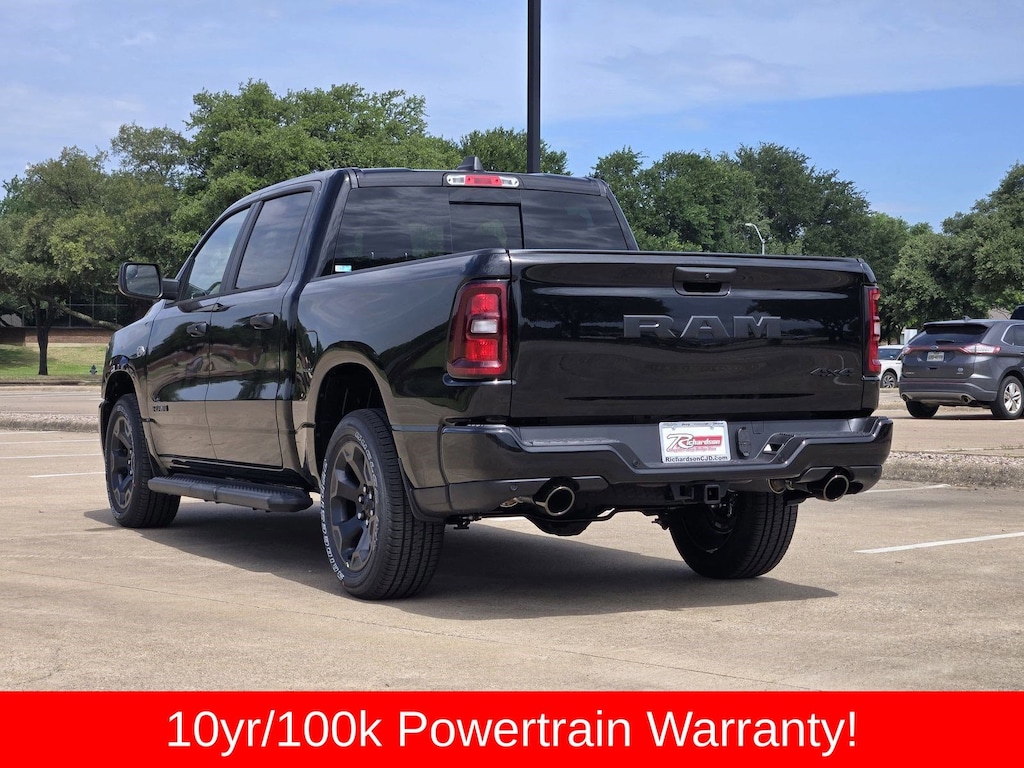 New 2026 Ram 1500 EXPRESS CREW CAB 4X4 5'7 BOX Pickup
