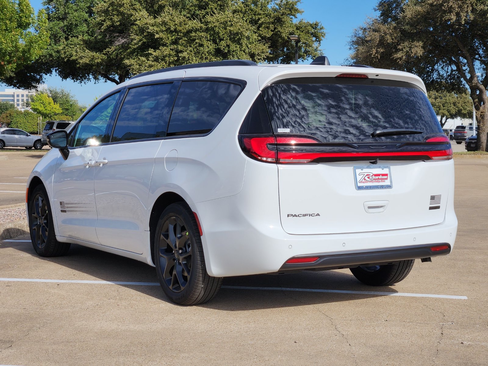 New 2027 Chrysler Pacifica SELECT Passenger Van