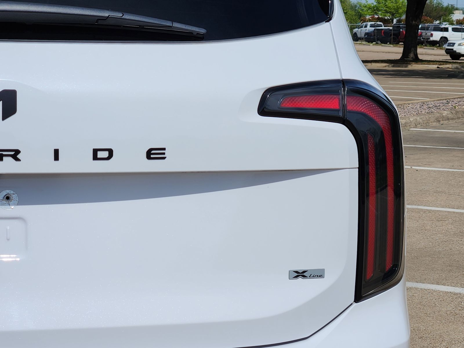 Used 2025 Glacial White Pearl Kia EX image 16