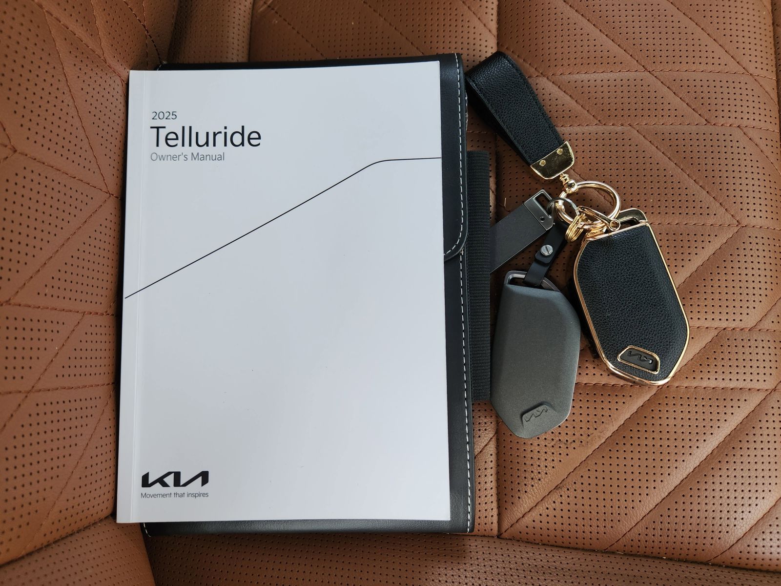 Used 2025 Glacial White Pearl Kia EX image 45