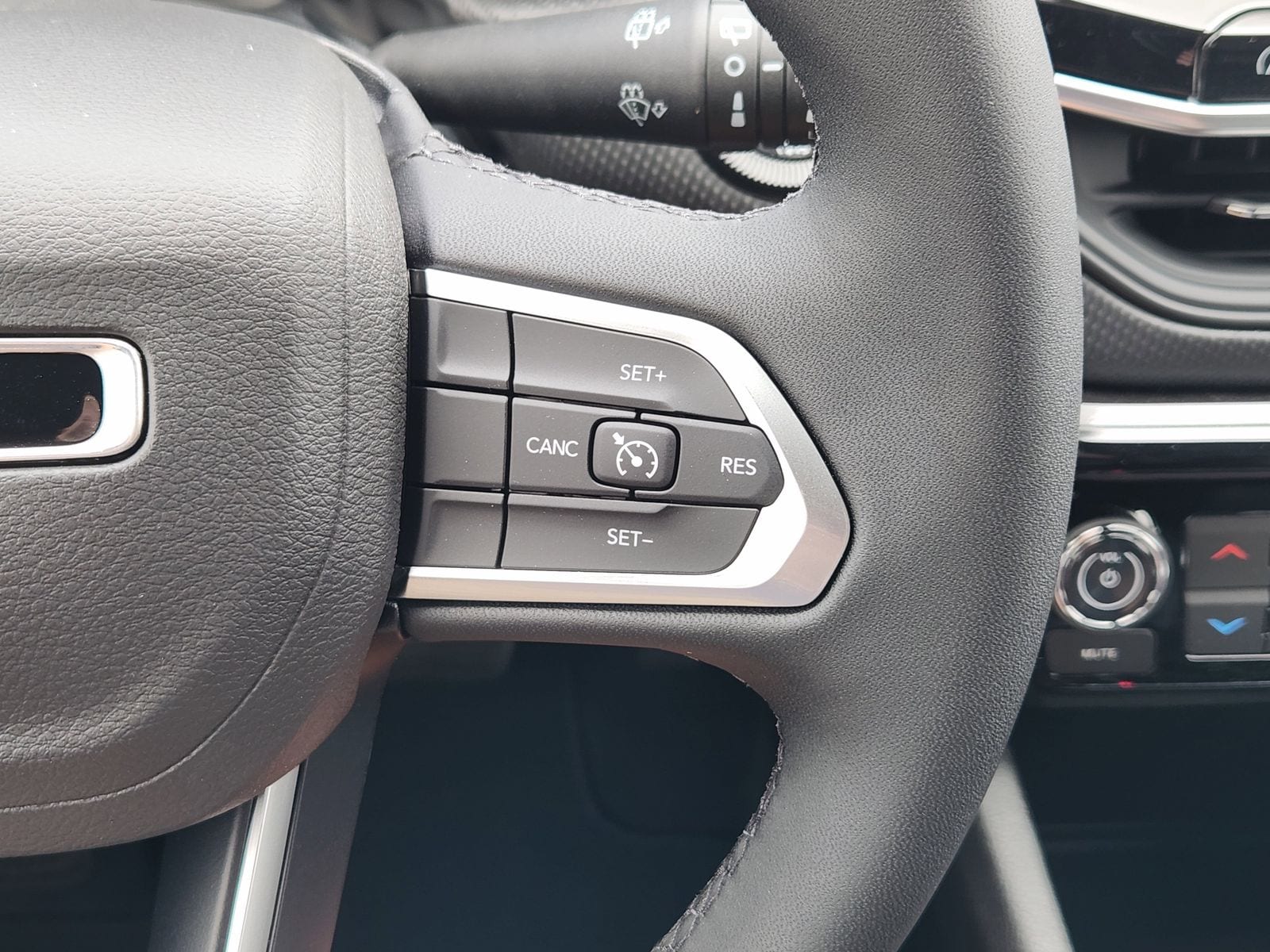 New 2026 Red Hot Pearlcoat Jeep LATITUDE ALTITUDE 4X4 image 37