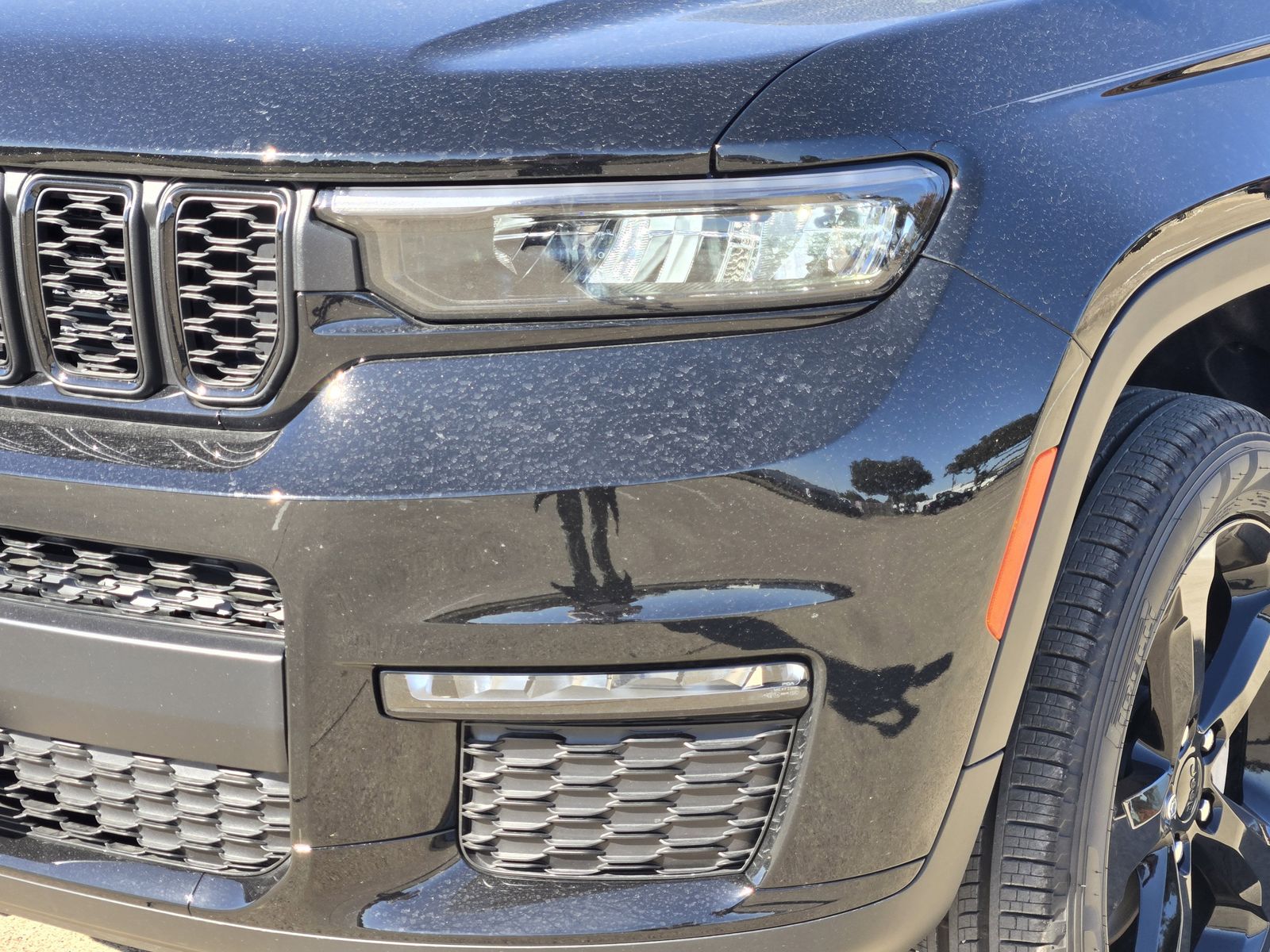 New 2025 Diamond Black Crystal Pearlcoat Jeep L LIMITED 4X4 image 8