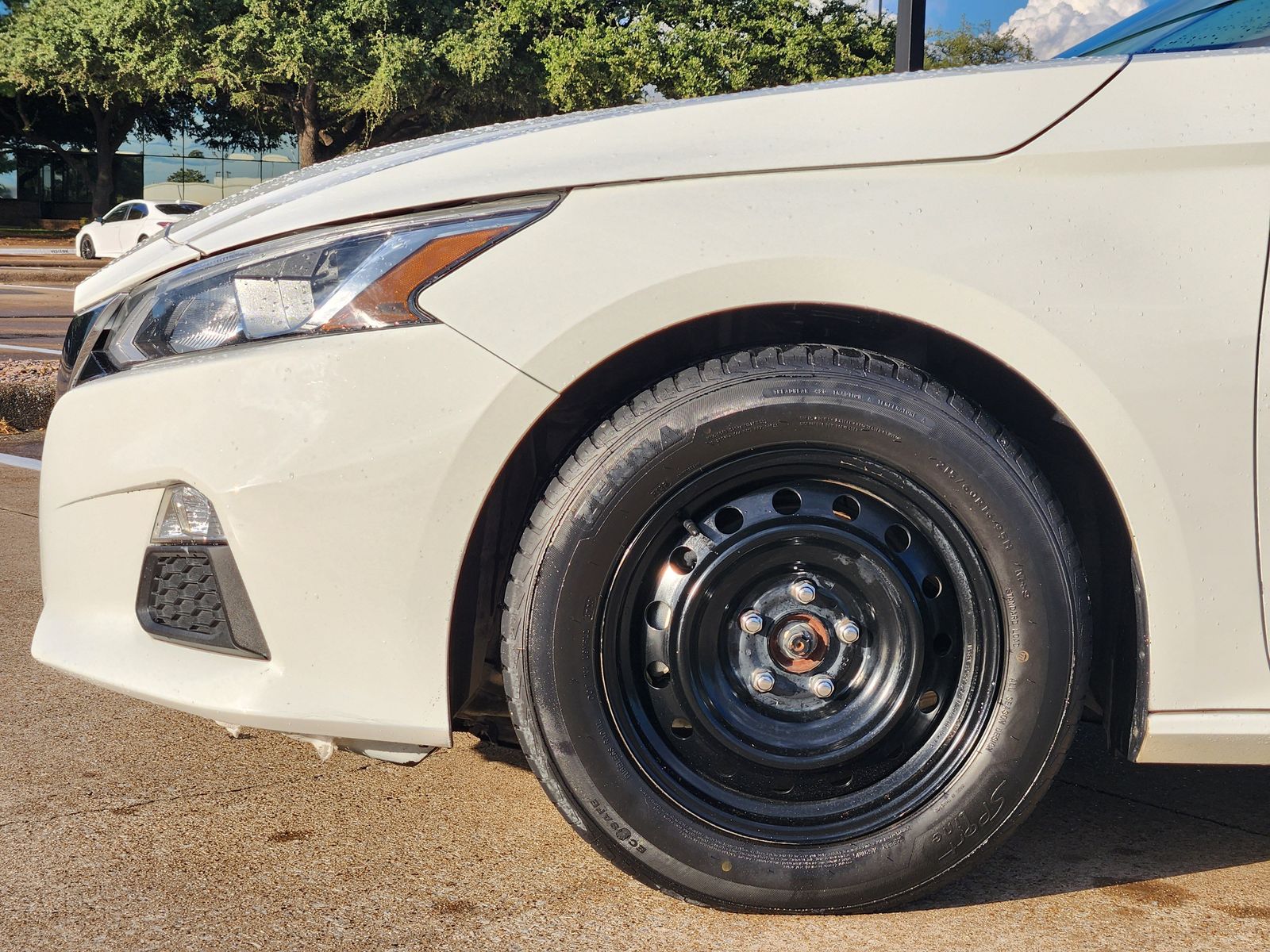 Used 2021 Glacier White Nissan 2.5 S image 8