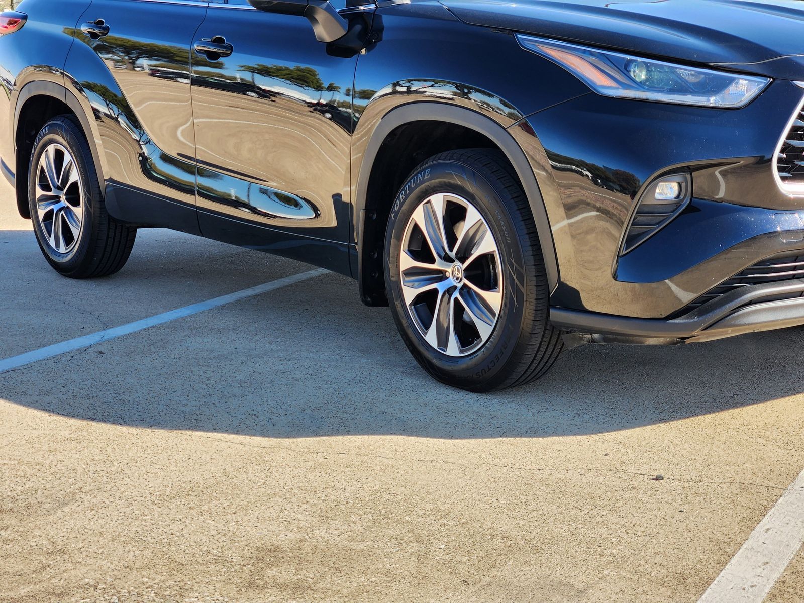 Used 2021 Midnight Black Toyota XLE image 11