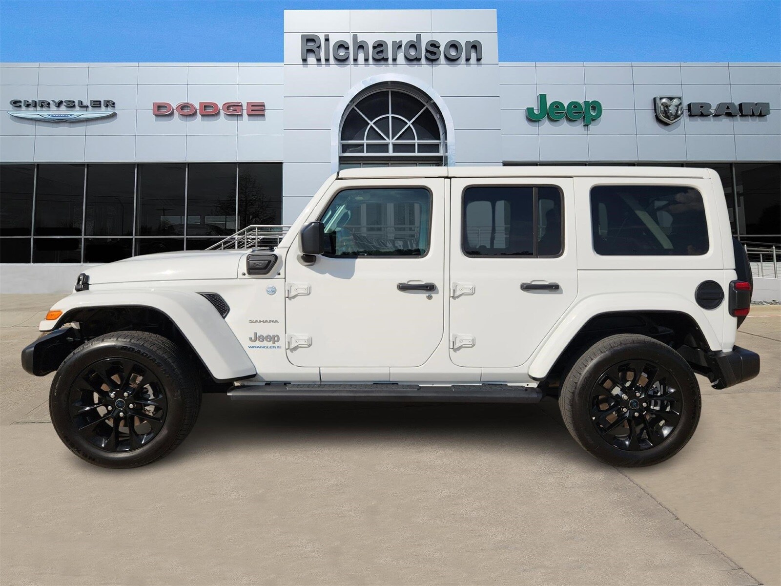 2024 Jeep Wrangler 4xe Sahara photo 2